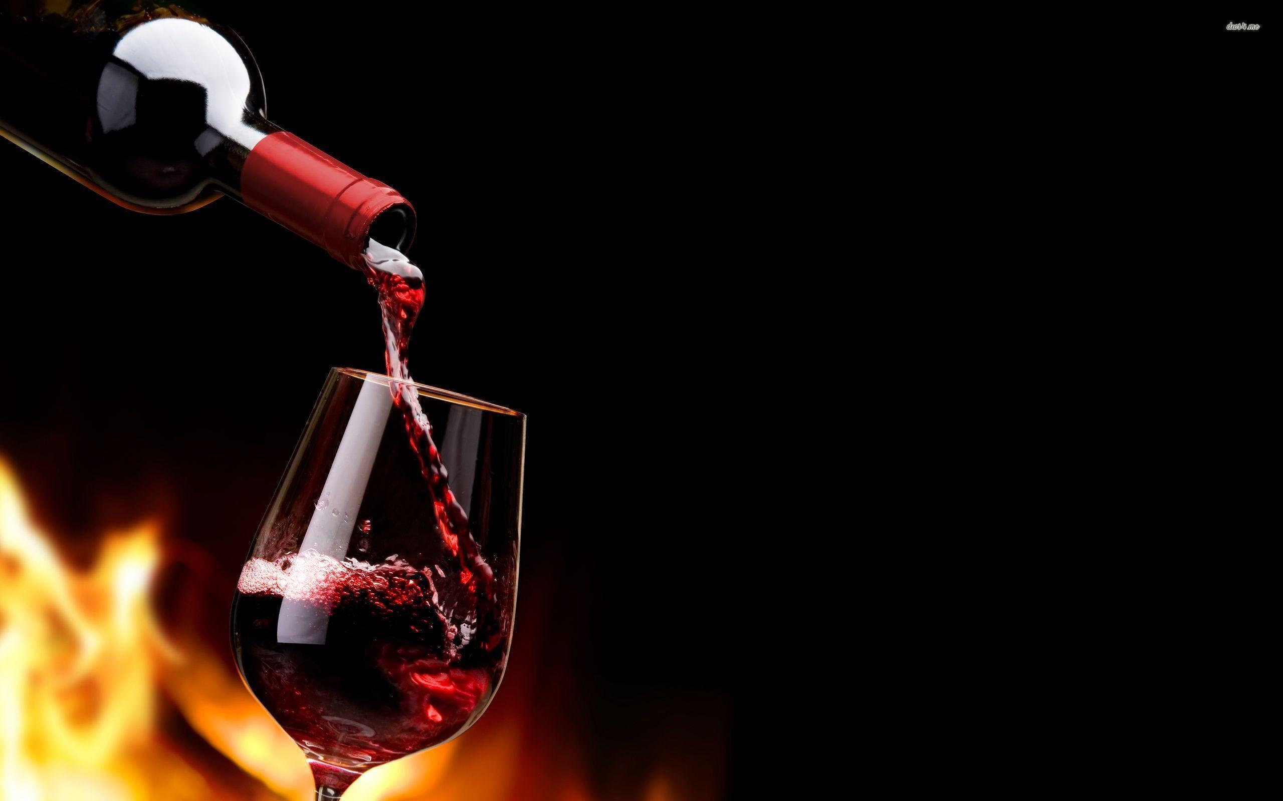 Vino rosso versato in bicchiere, 2560x1600 2K, Laptop