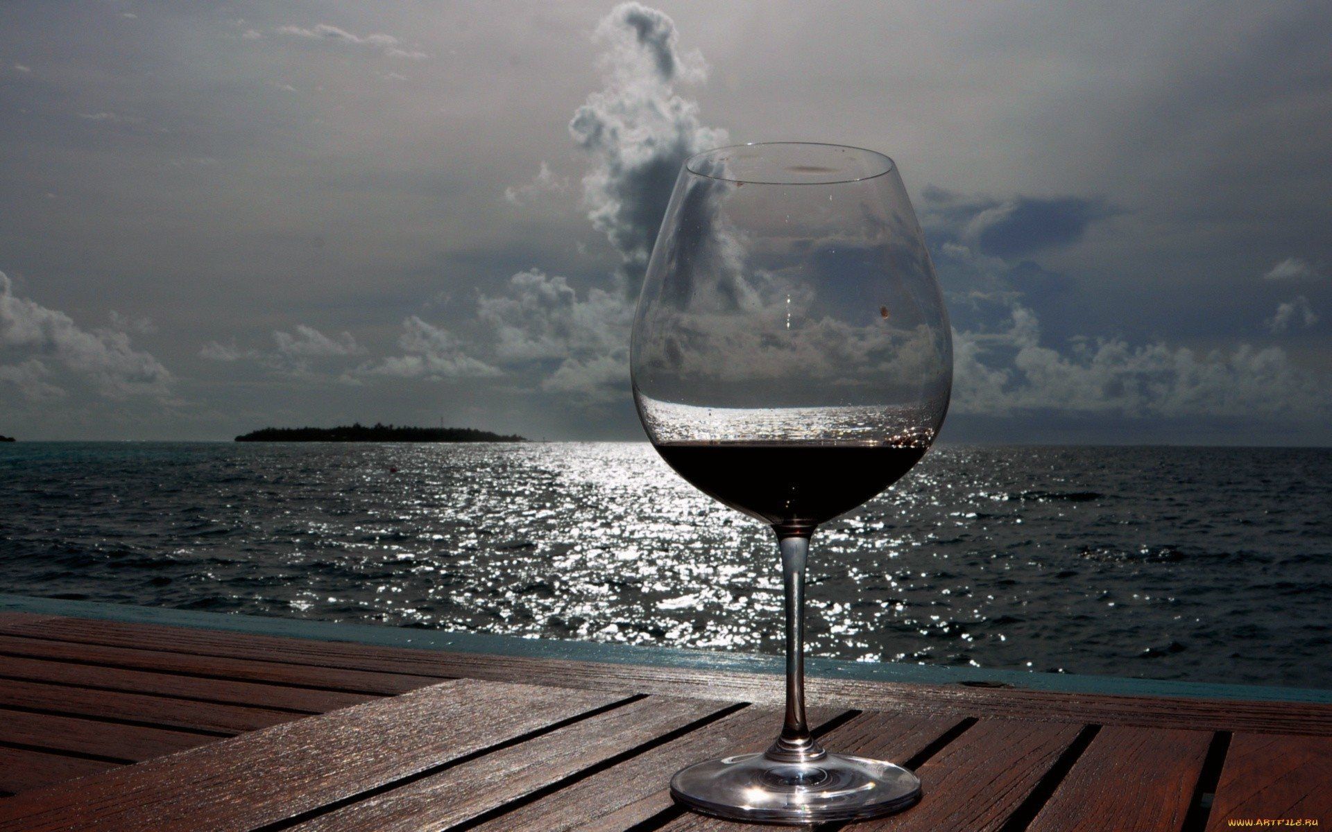Bicchiere di vino su molo, 1920x1200 WUXGA, PC