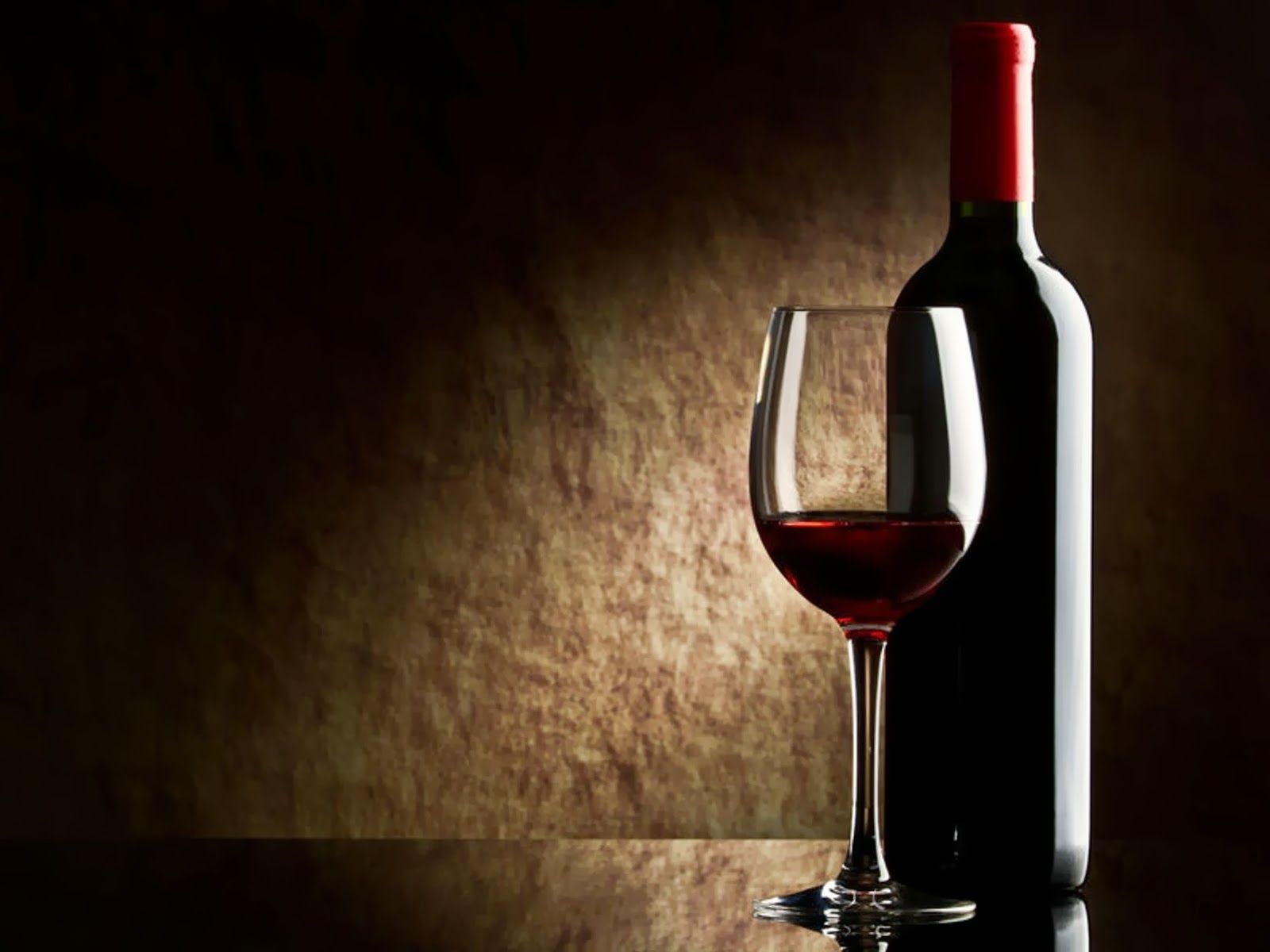 Bottiglia e bicchiere di vino rosso, 1600x1200 HD, Laptop