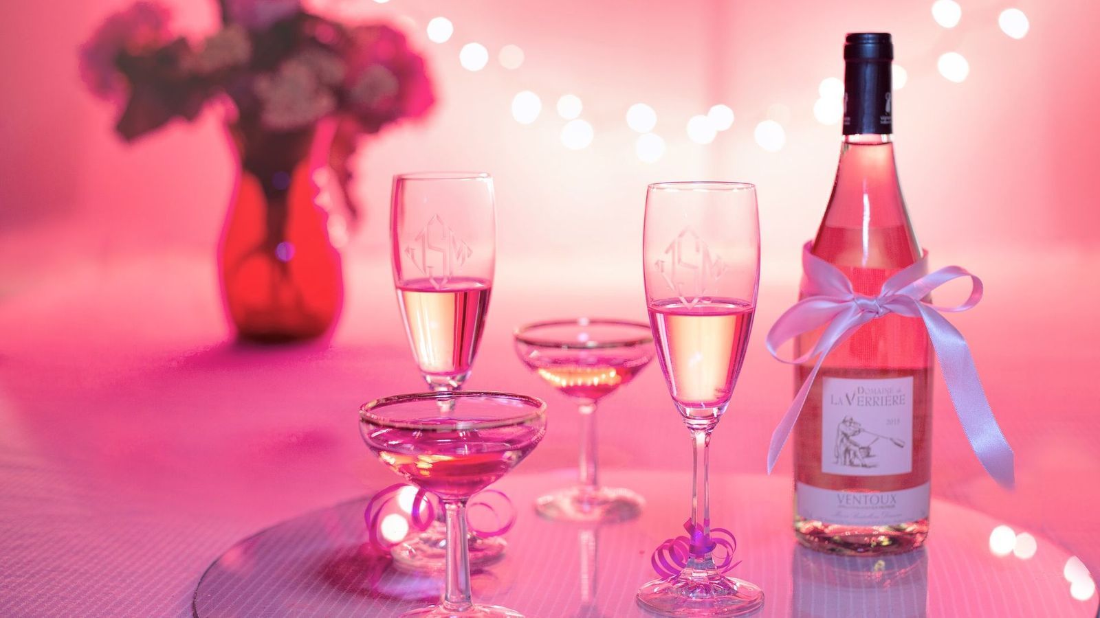 Bottiglia vino rosa e calici, 1600x900 HD, Desktop