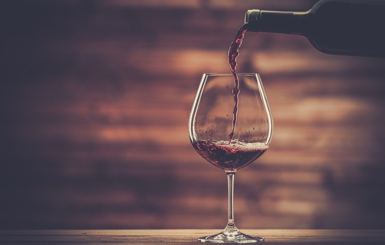 Vino rosso versato in bicchiere, 1332x850 720p, MacBook Air