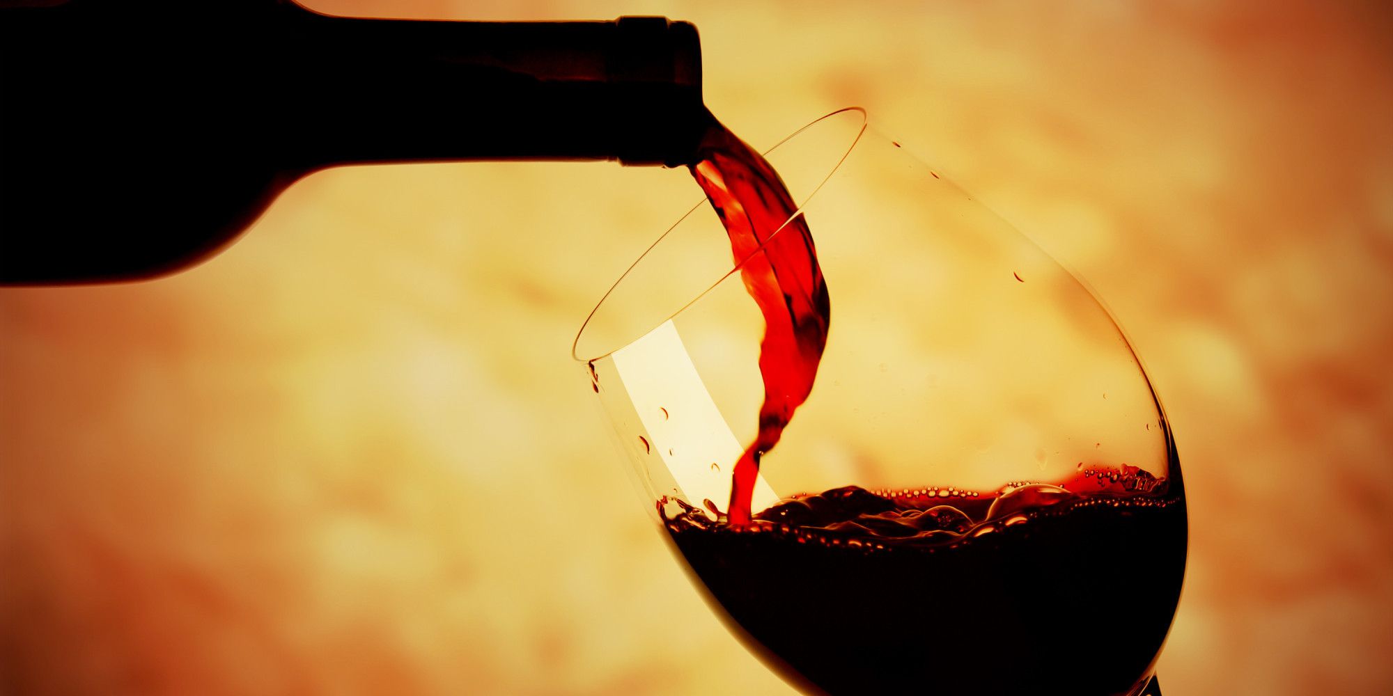 Vino rosso versato in bicchiere, 2000x1000 Hi-Res, Laptop