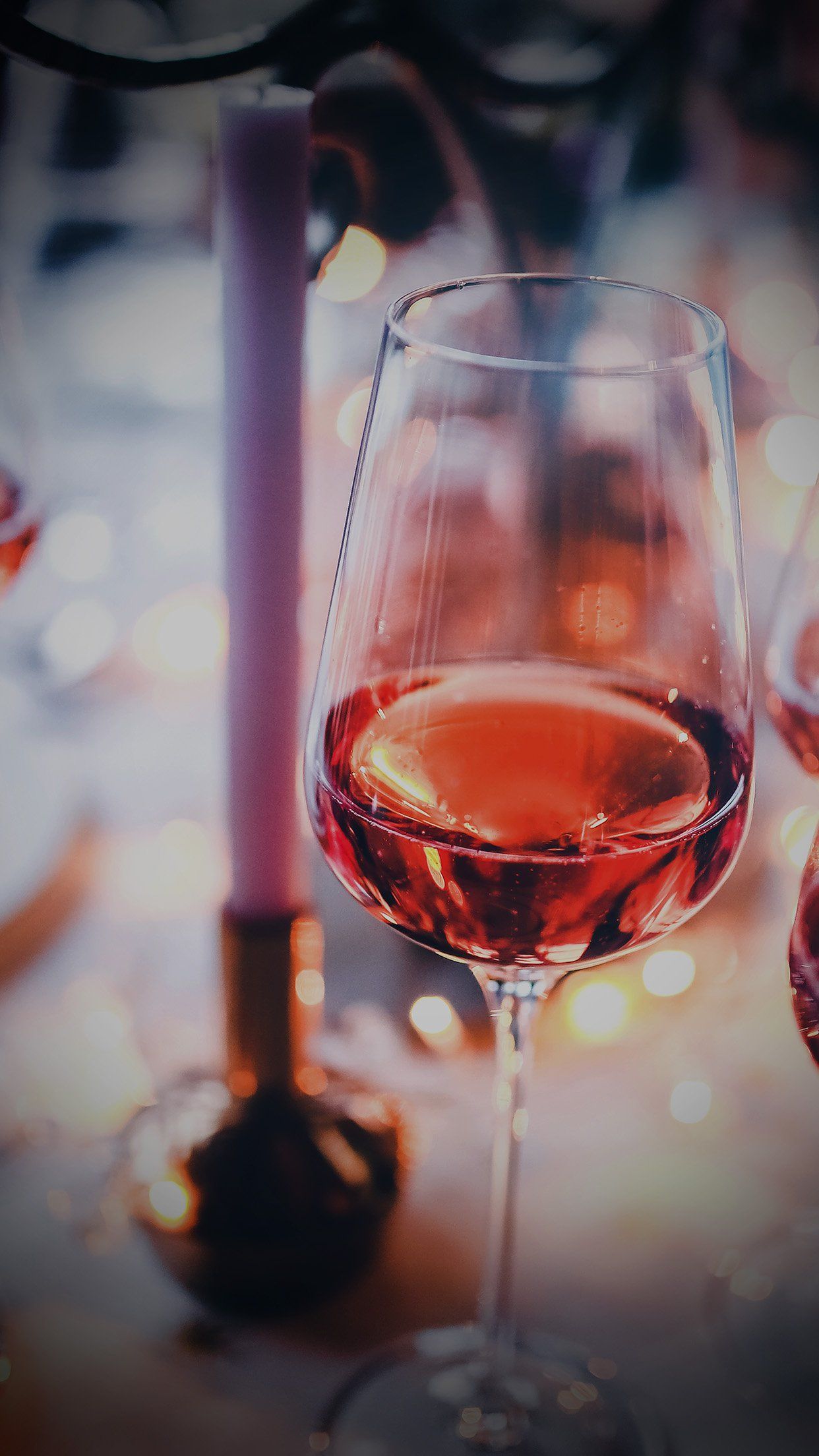 Bicchiere di vino rosato con candela, 1242x2208 Verticale, Telefono