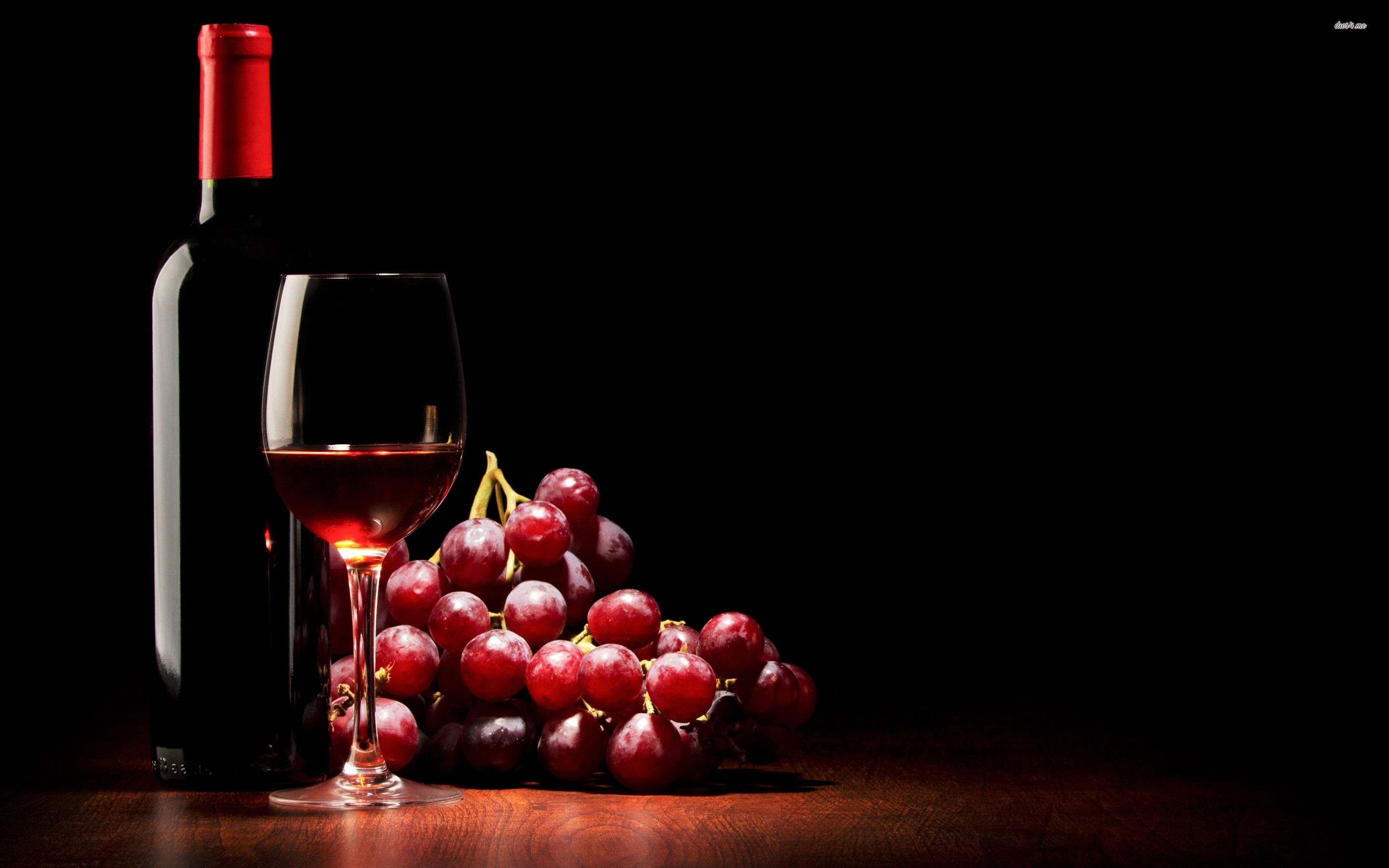 Bottiglia vino e uva rossa, 2880x1800 2K+, Desktop