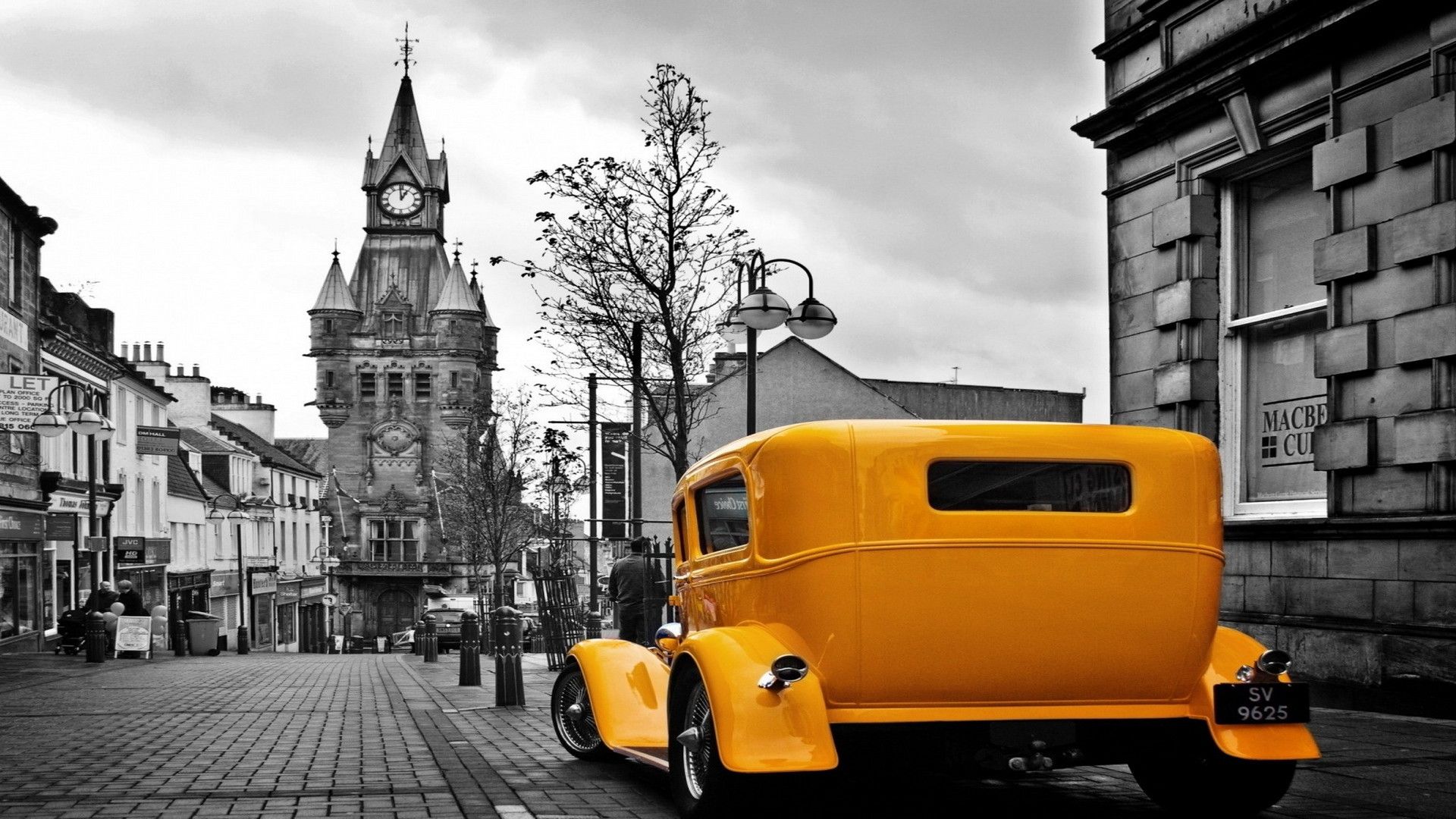 Auto gialla vintage centro storico, 1920x1080 1080p, PC