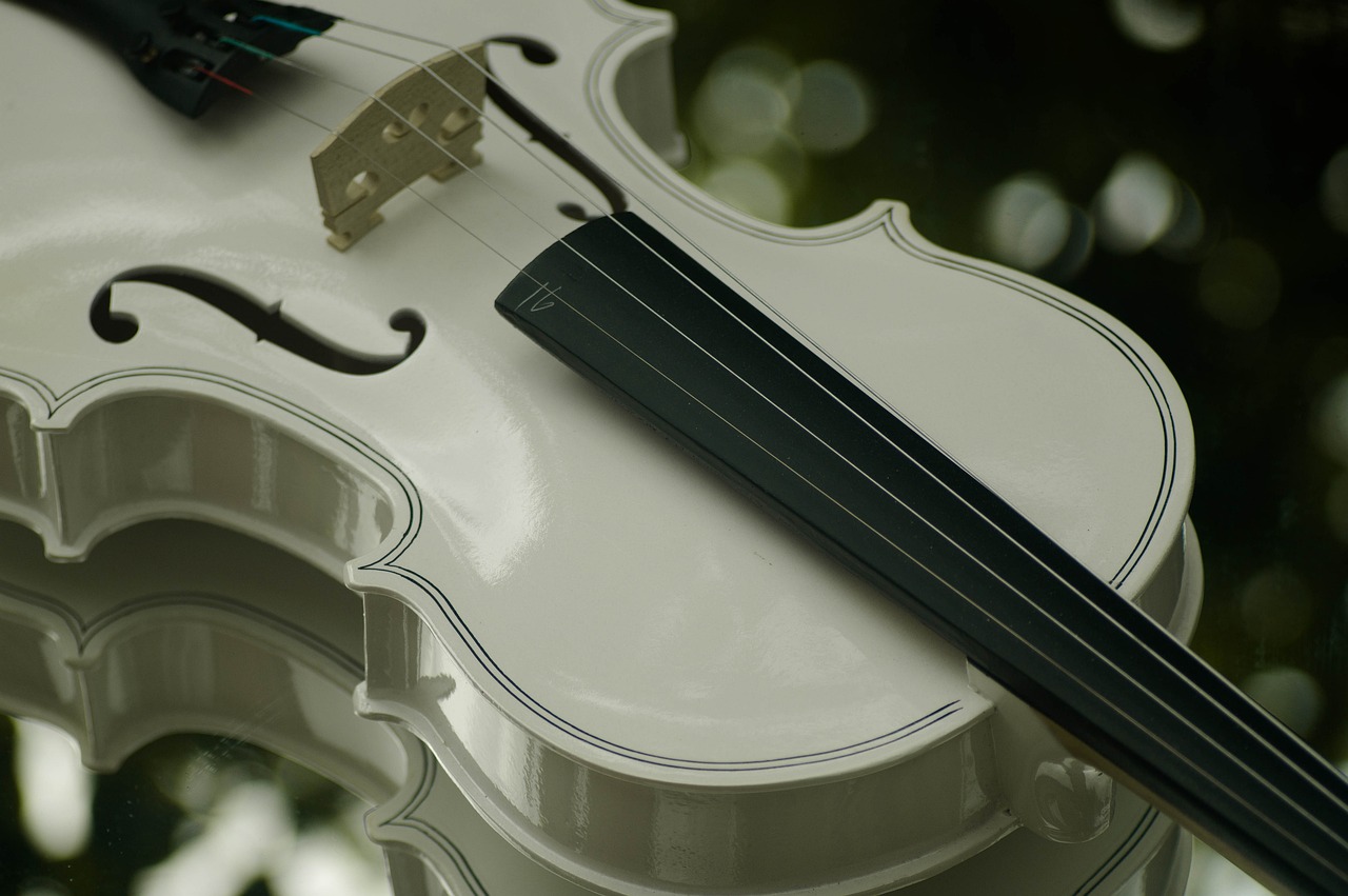 Violino bianco con archetto, 1280x851 HD, Desktop