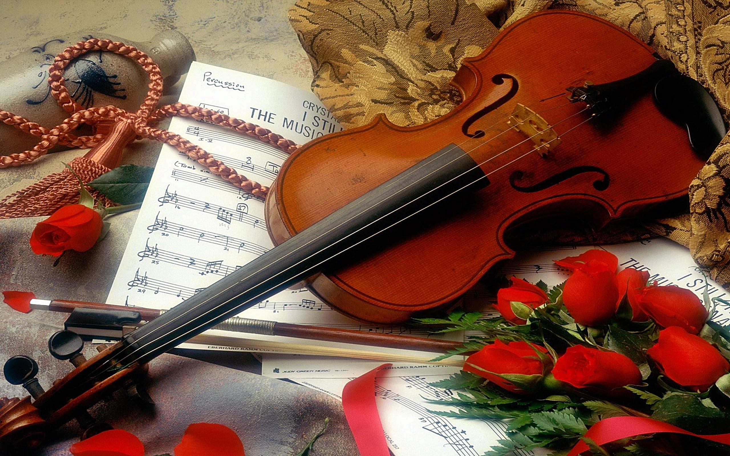 Violino con rose rosse e spartito, 2560x1600 WQXGA, MacBook Pro