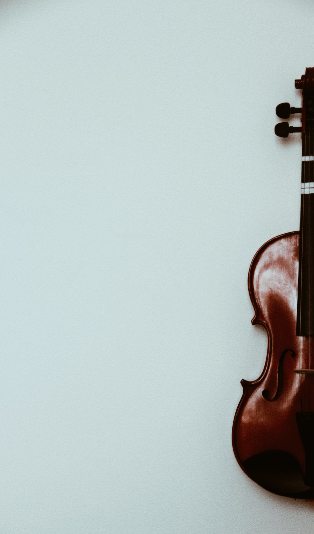 Violino su sfondo chiaro, 1000x1698 Verticale, Telefono