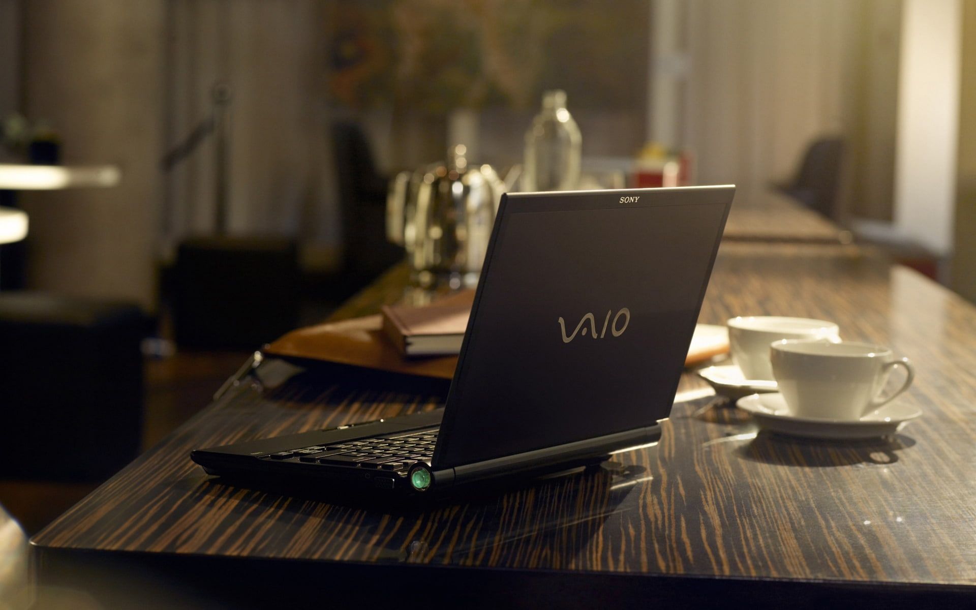 Logo Vivo rosso e nero, 720x1520 Full HD Verticale, Smartphone