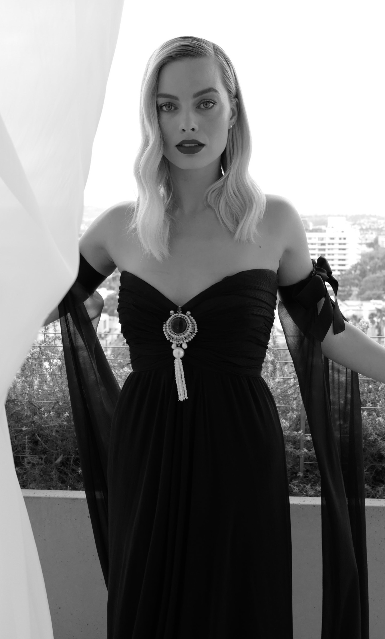Margot Robbie abito nero elegante, 1280x2120 Full HD Verticale, iPhone