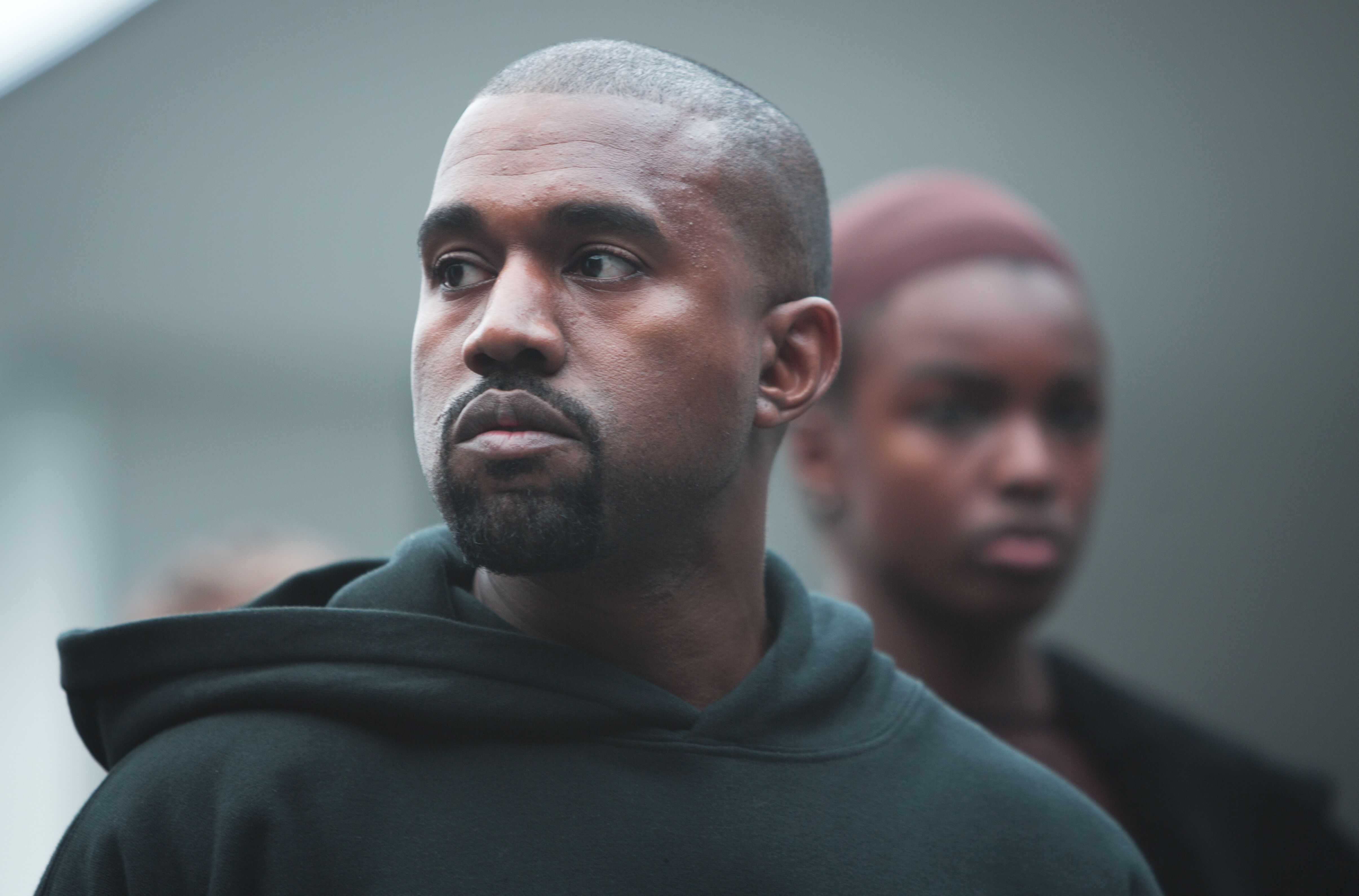 Kanye West, mano sulla testa, 1600x900 HD Ready, Desktop