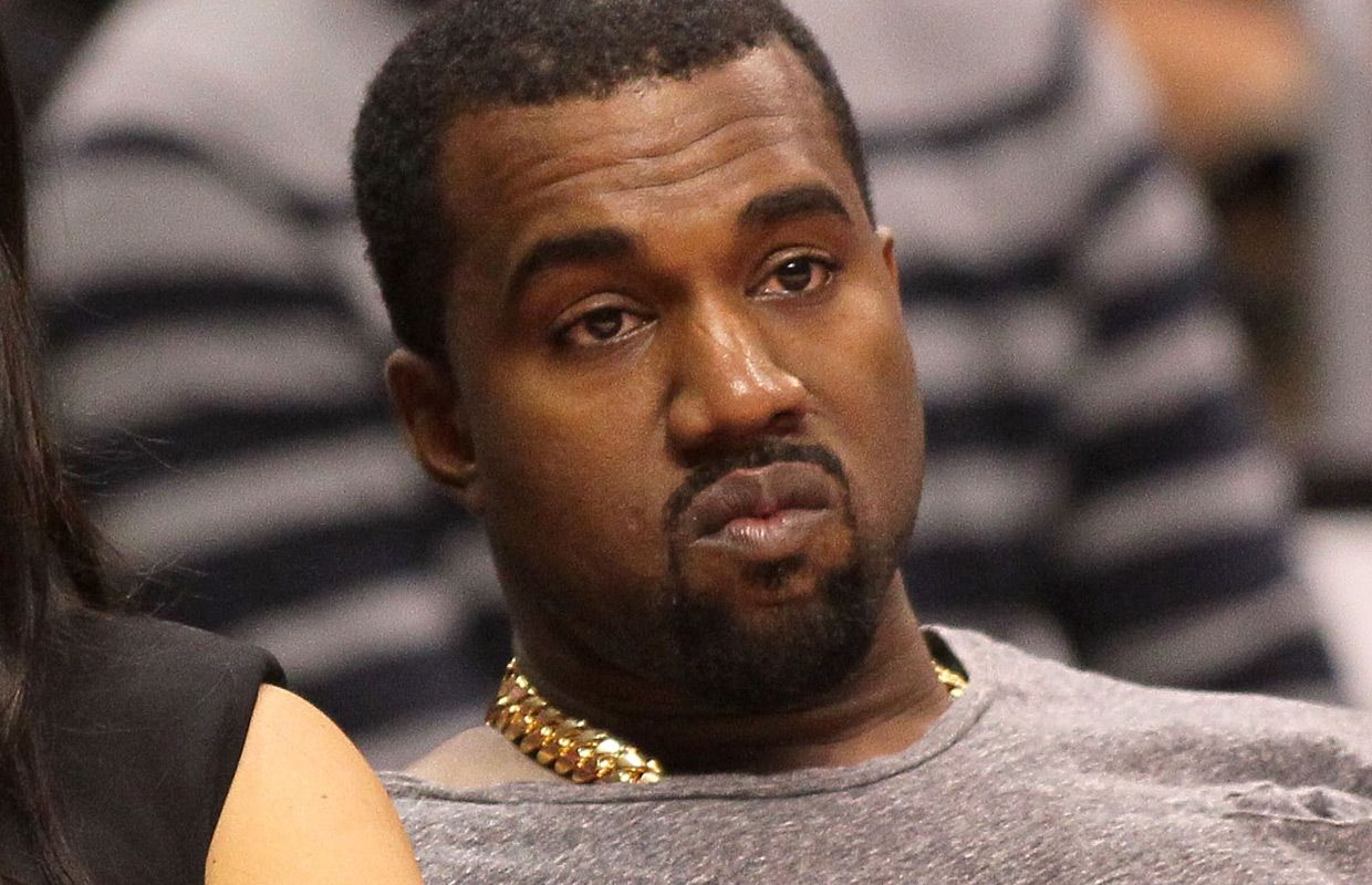 Kanye West braccia alzate folla, 2048x1536 2K, Desktop