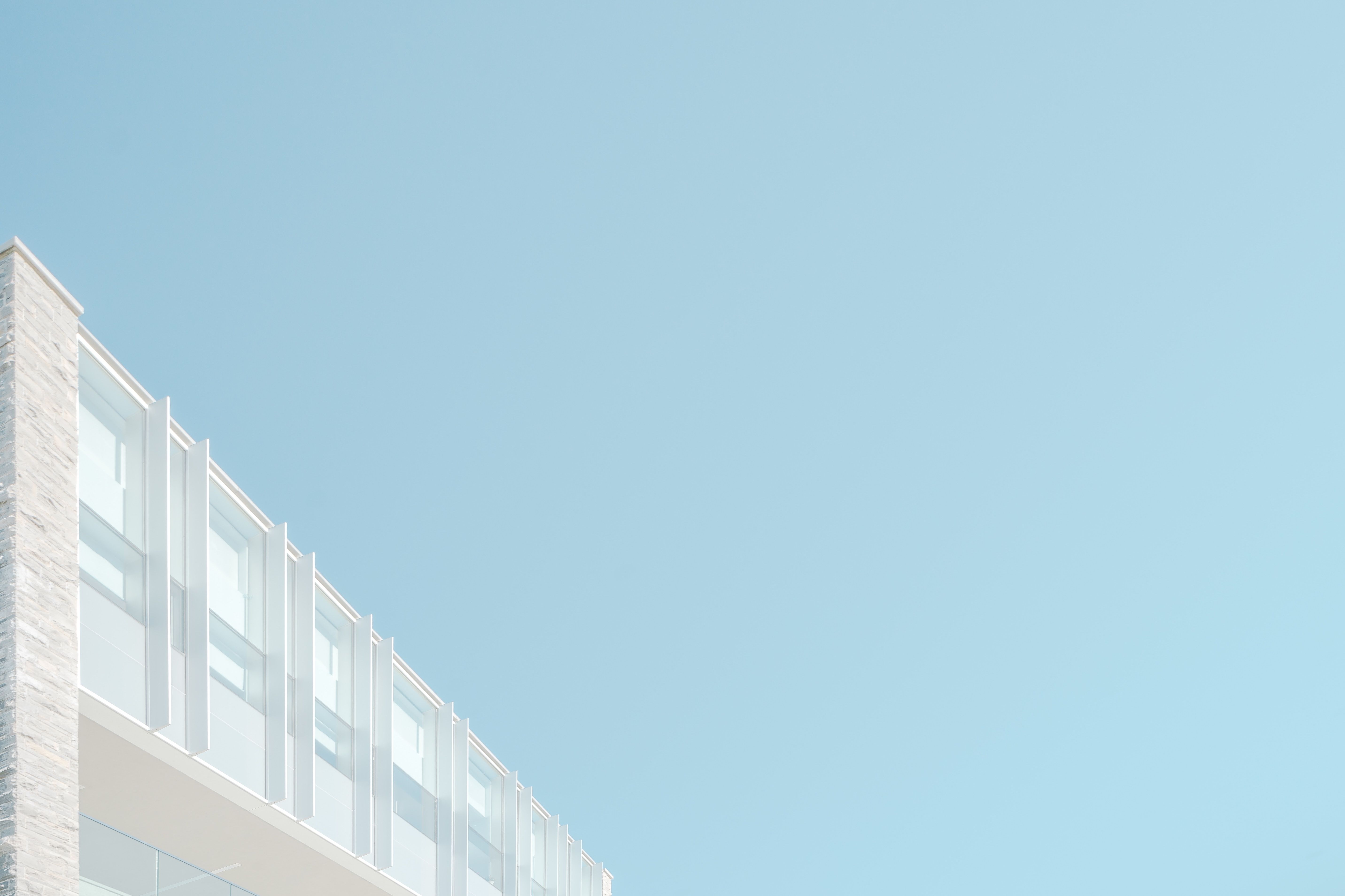Facciata edificio e cielo blu, 5727x3818 UHD, Monitor 4K