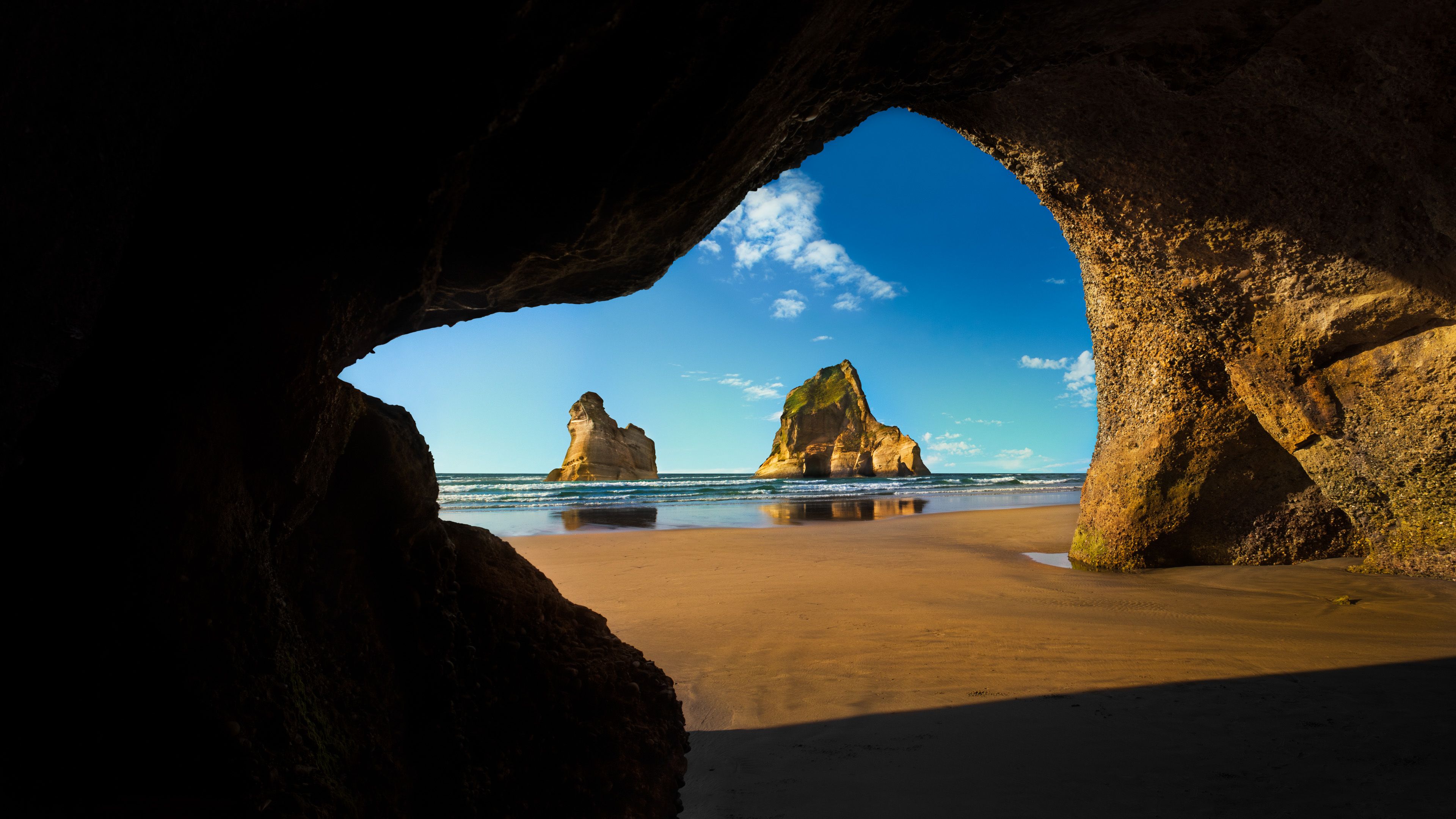 Grotta rocciosa con vista mare, 3840x2160 4K, PC Desktop