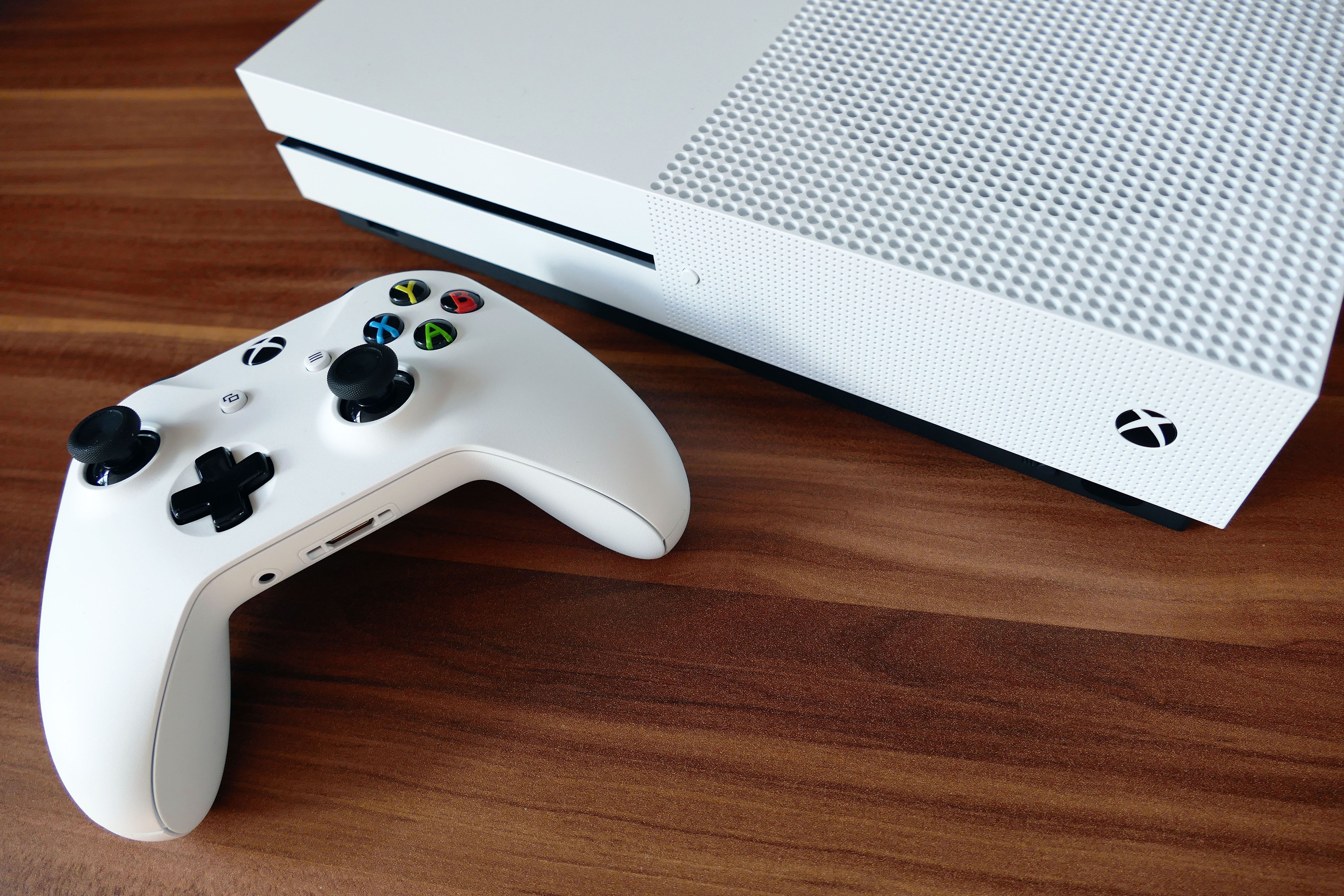 Console Xbox One bianca con controller, 5472x3648 UHD, PC 4K