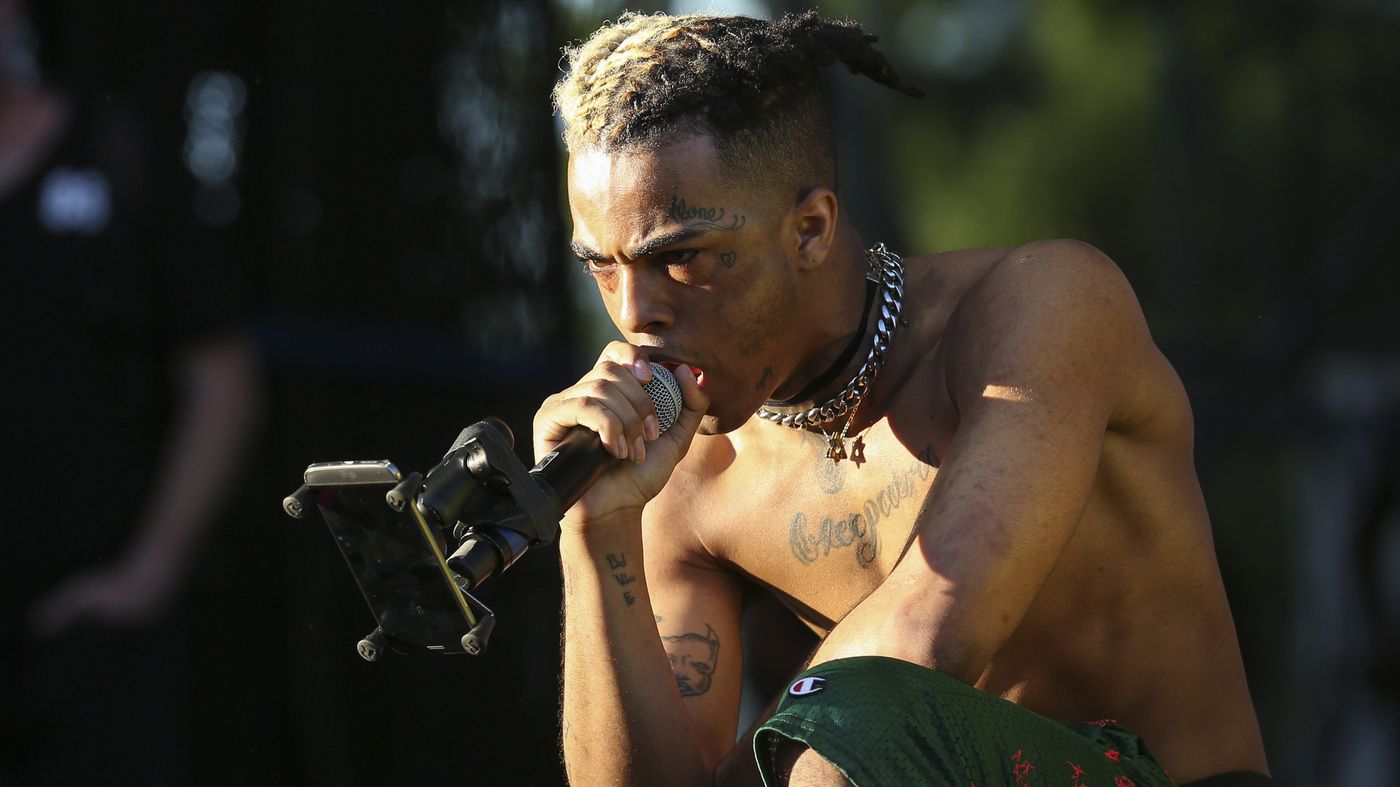 Rapper con microfono sul palco, 1400x787 HD, Desktop