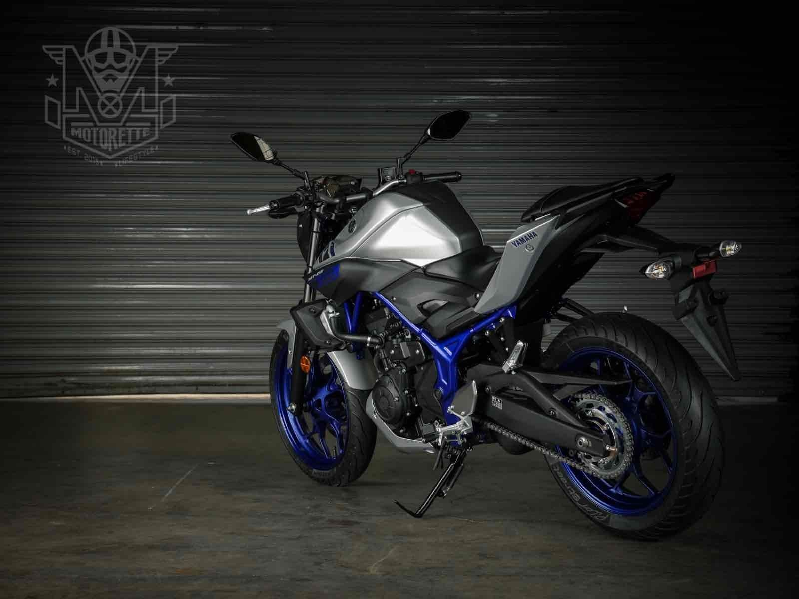 Moto Yamaha MT-03 nera, 1600x1200 HD Ready, Monitor Gaming