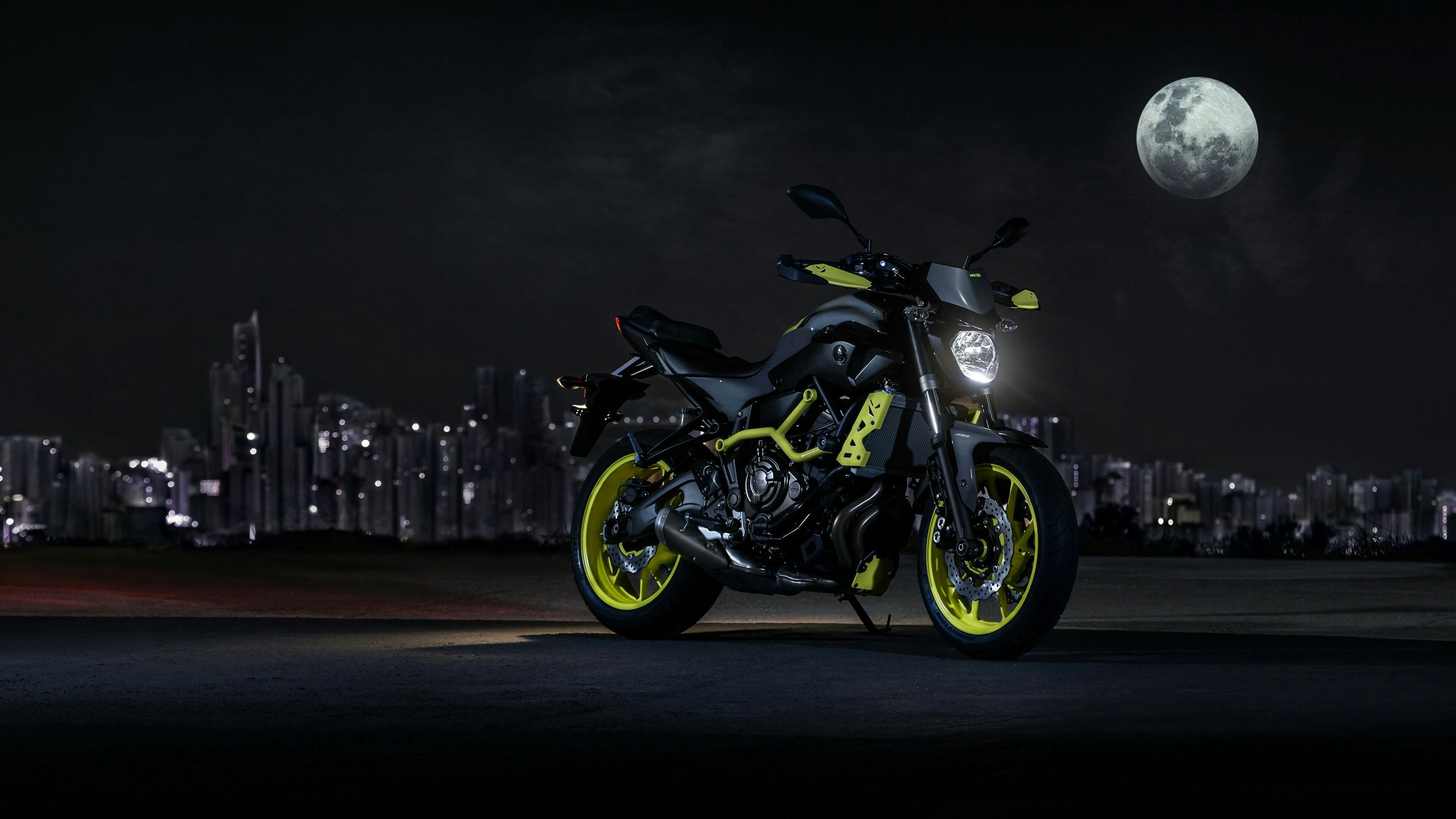 Moto Yamaha nera notturna città, 3840x2160 4K Ultra HD, Desktop