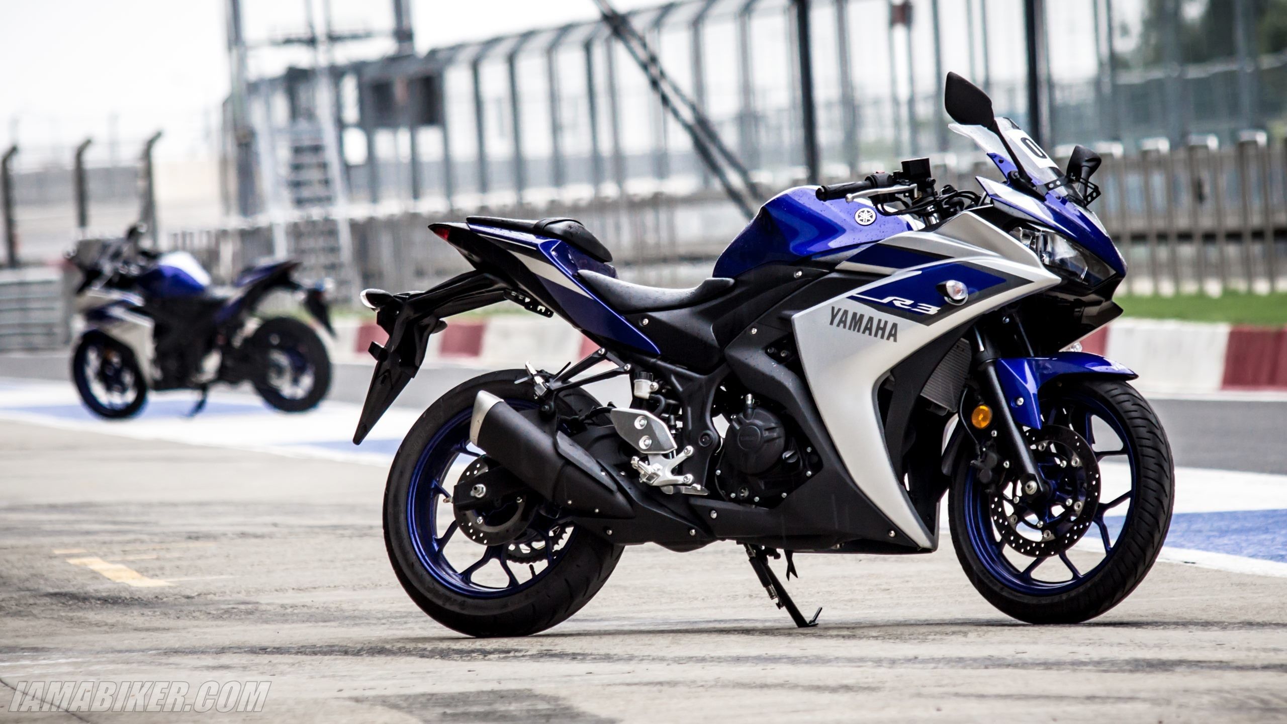 Moto Yamaha YZF R3 blu, 2560x1440 2K QHD, Monitor Gaming
