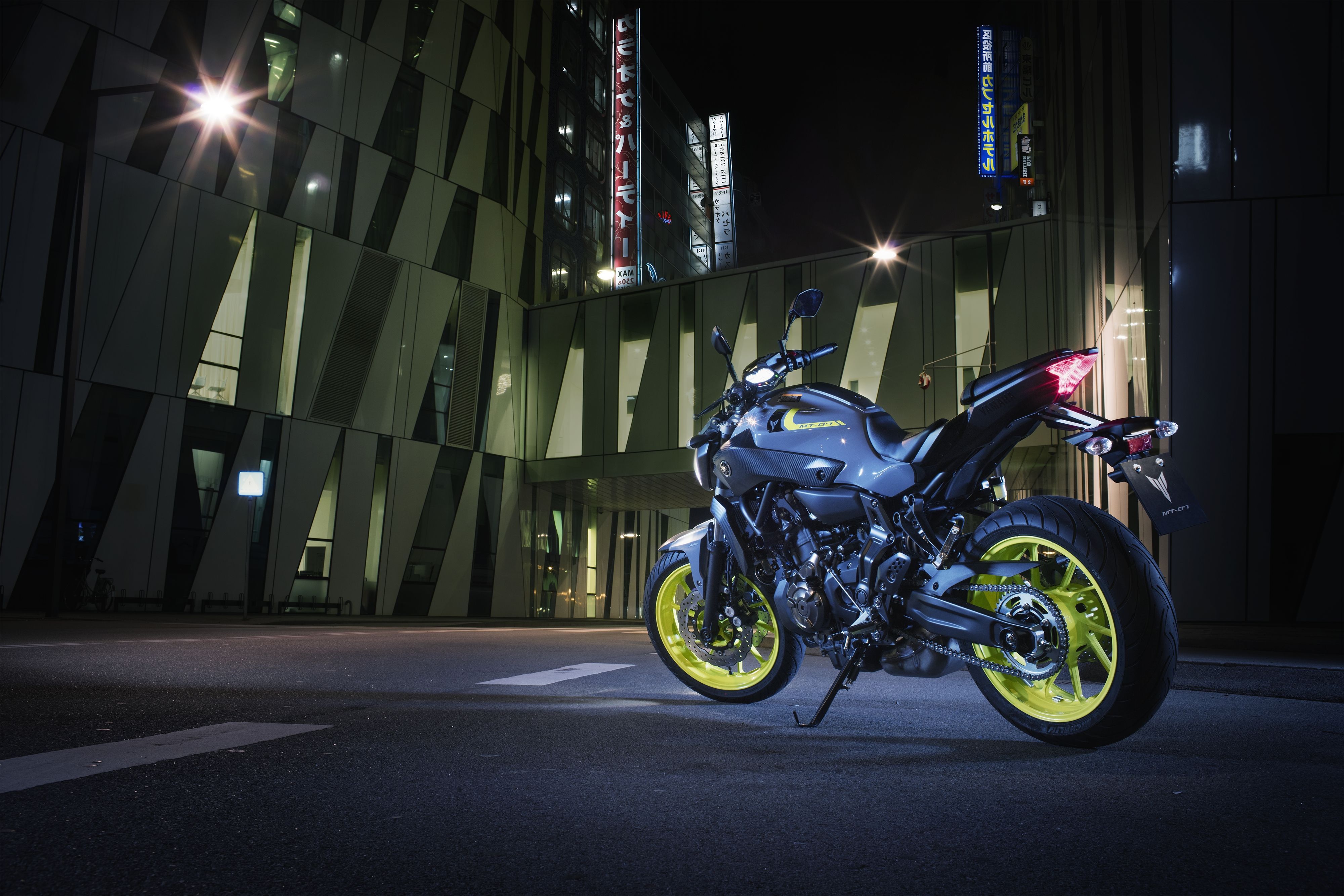 Moto Yamaha MT notturna città, 4000x2667 4K, PC Desktop