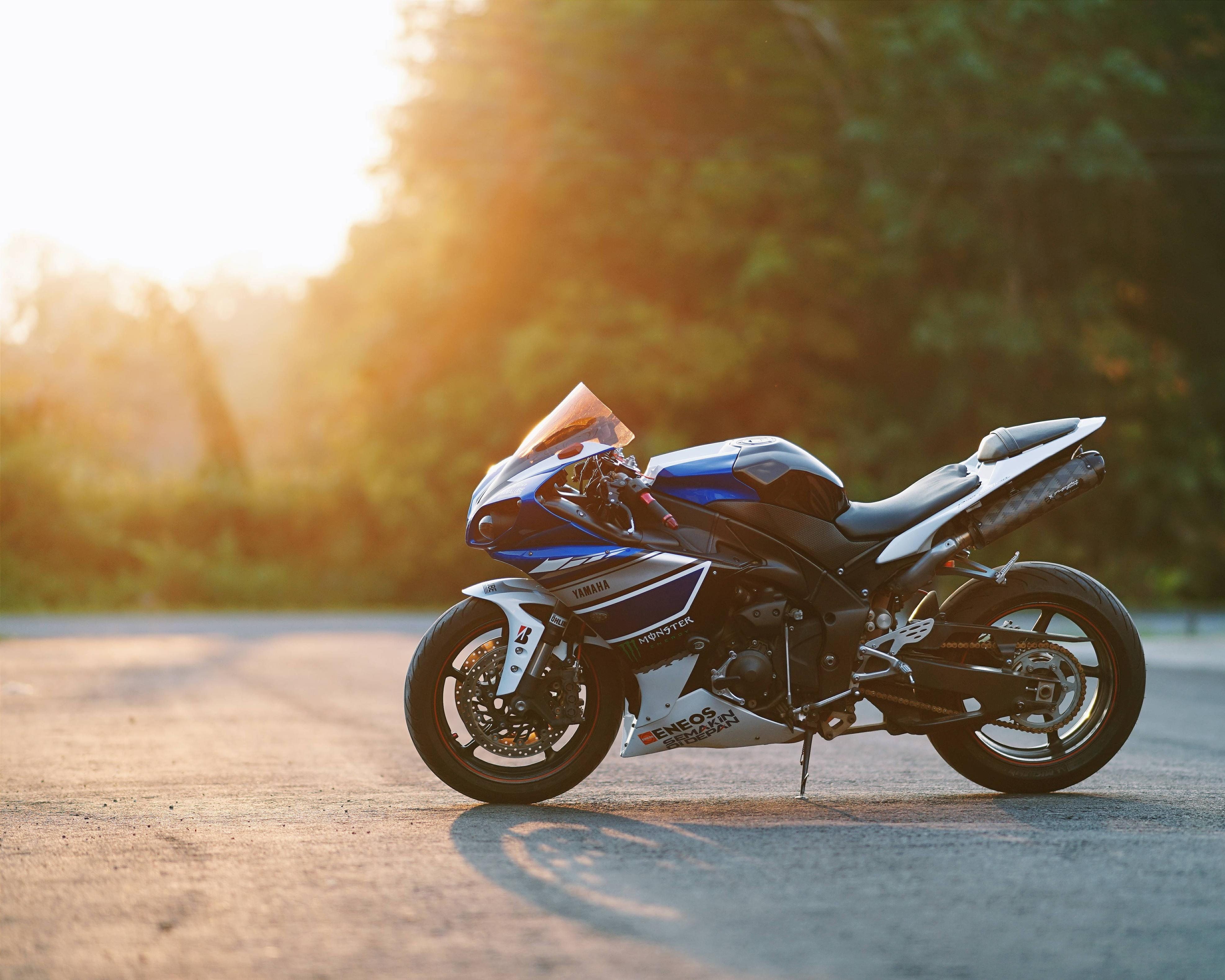 Moto Yamaha blu al tramonto, 3948x3158 UHD, Monitor Gaming