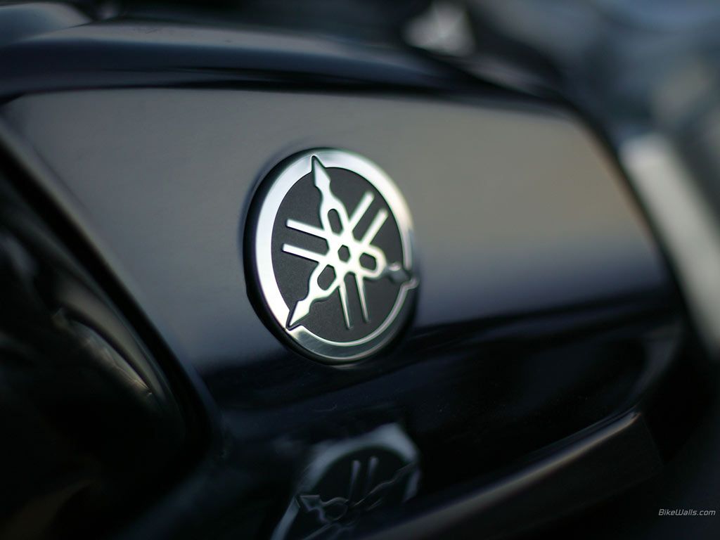 Logo Yamaha su moto nera, 1024x768 HD, PC Desktop