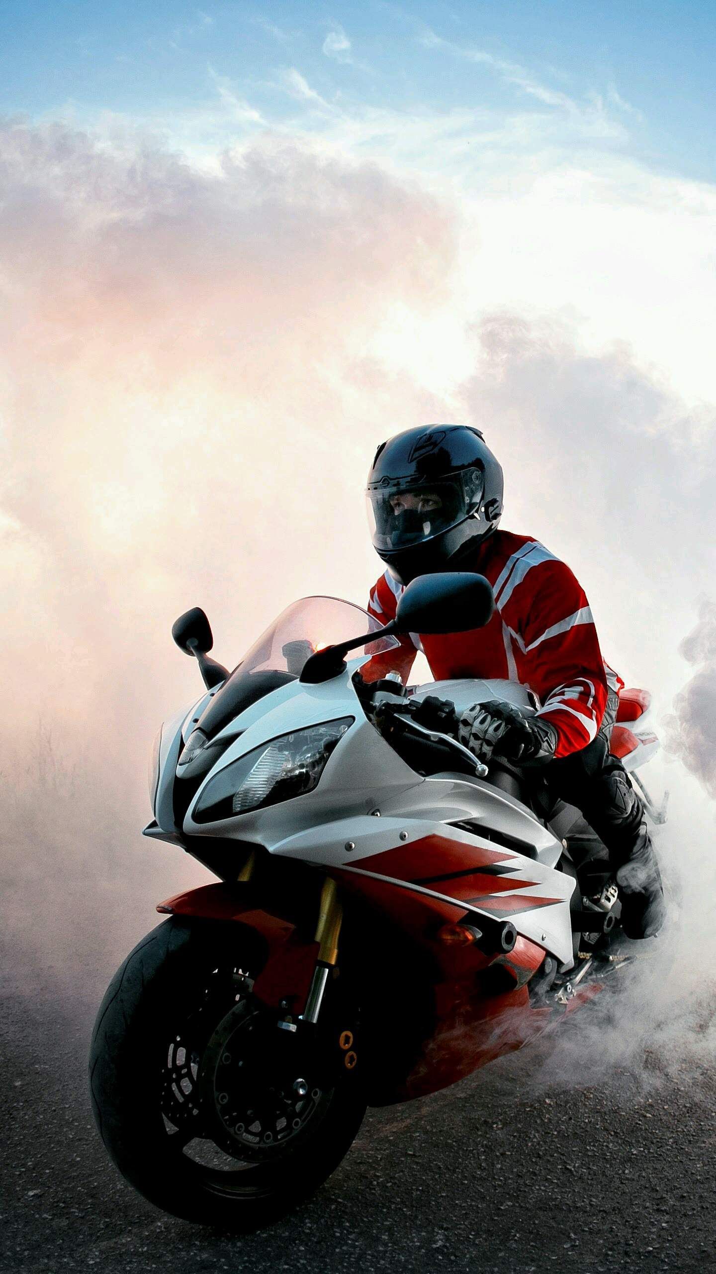 Motociclista Yamaha in burnout, 1440x2560 Full HD Verticale, iPhone