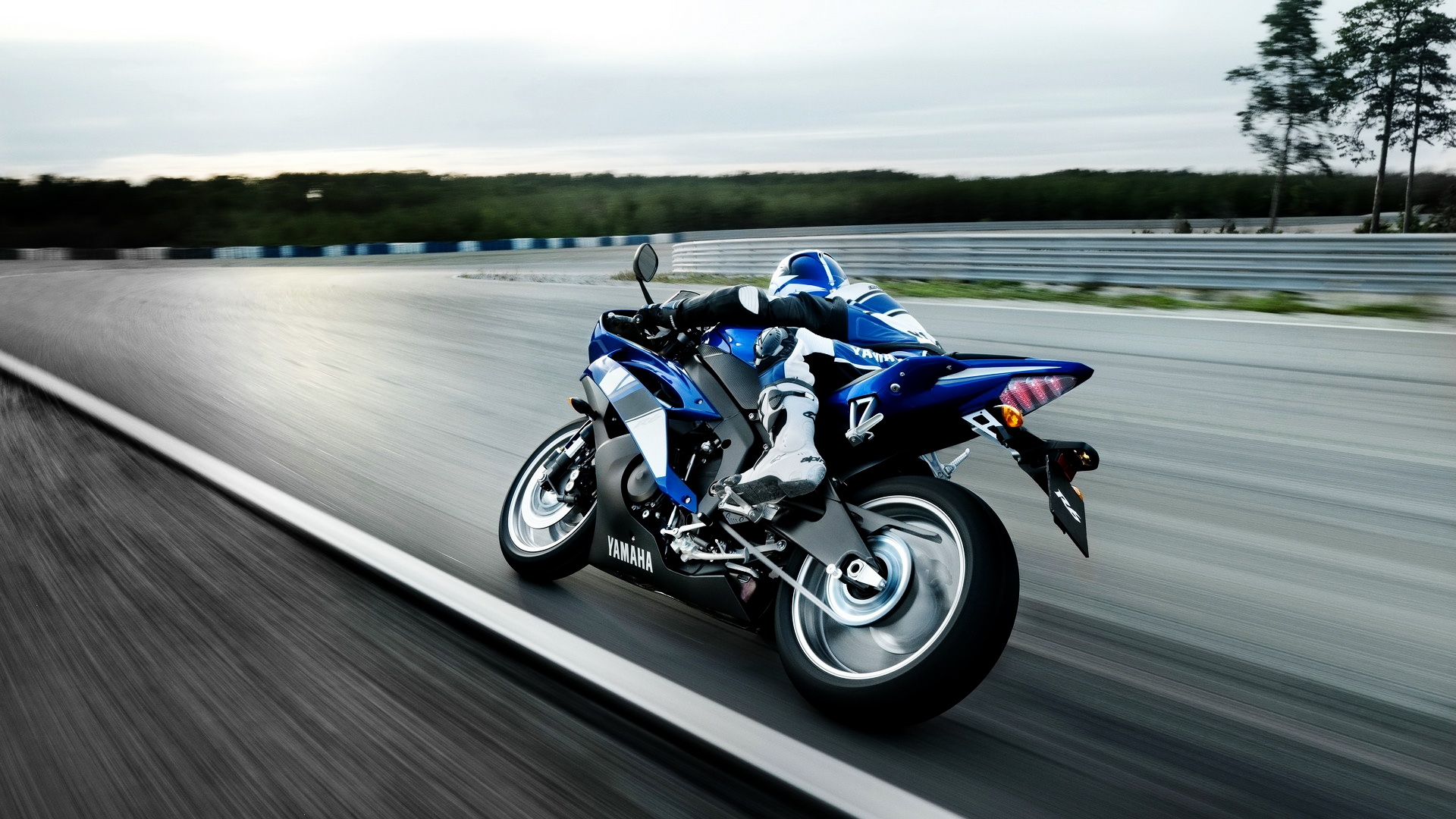 Moto Yamaha blu in pista, 1920x1080 1080p, Desktop