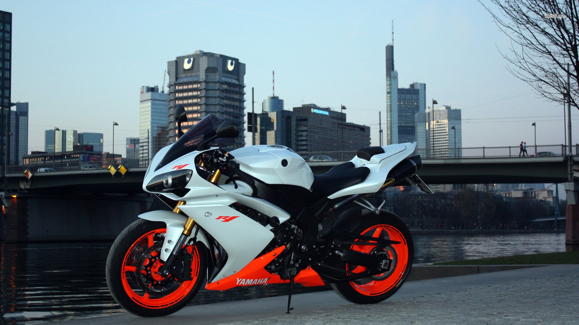 Yamaha YZF-R1 bianca città, 1920x1080 Full HD 1080p, PC Desktop