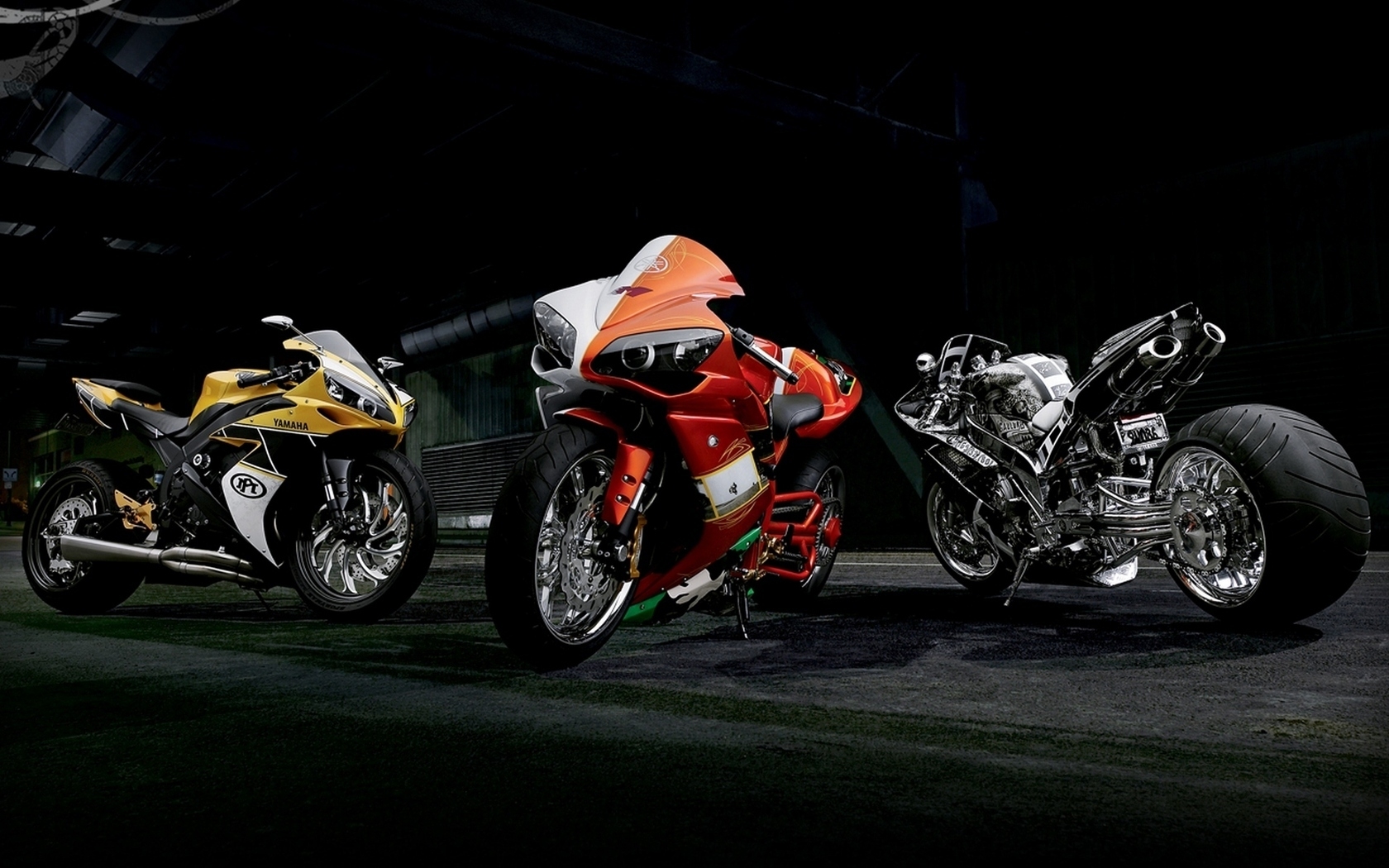 Moto sportive Yamaha colorate, 1680x1050 900p, PC