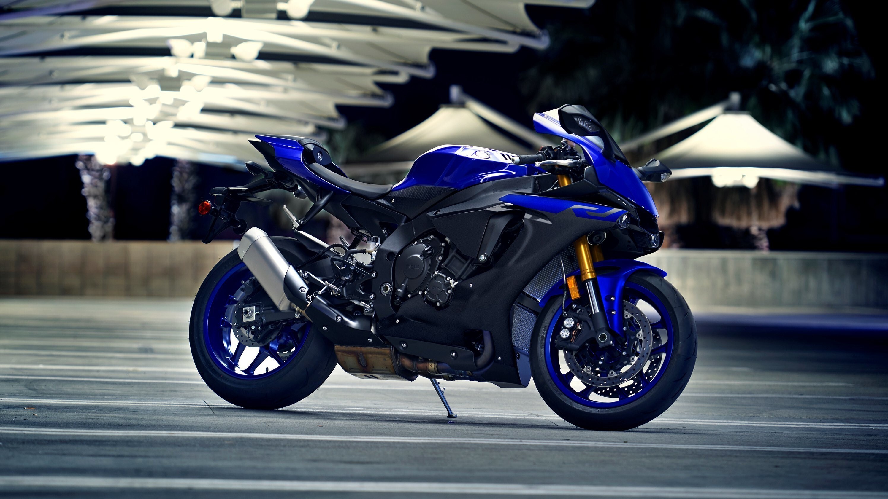 Moto sportiva Yamaha blu, 2992x1683 2K, Desktop