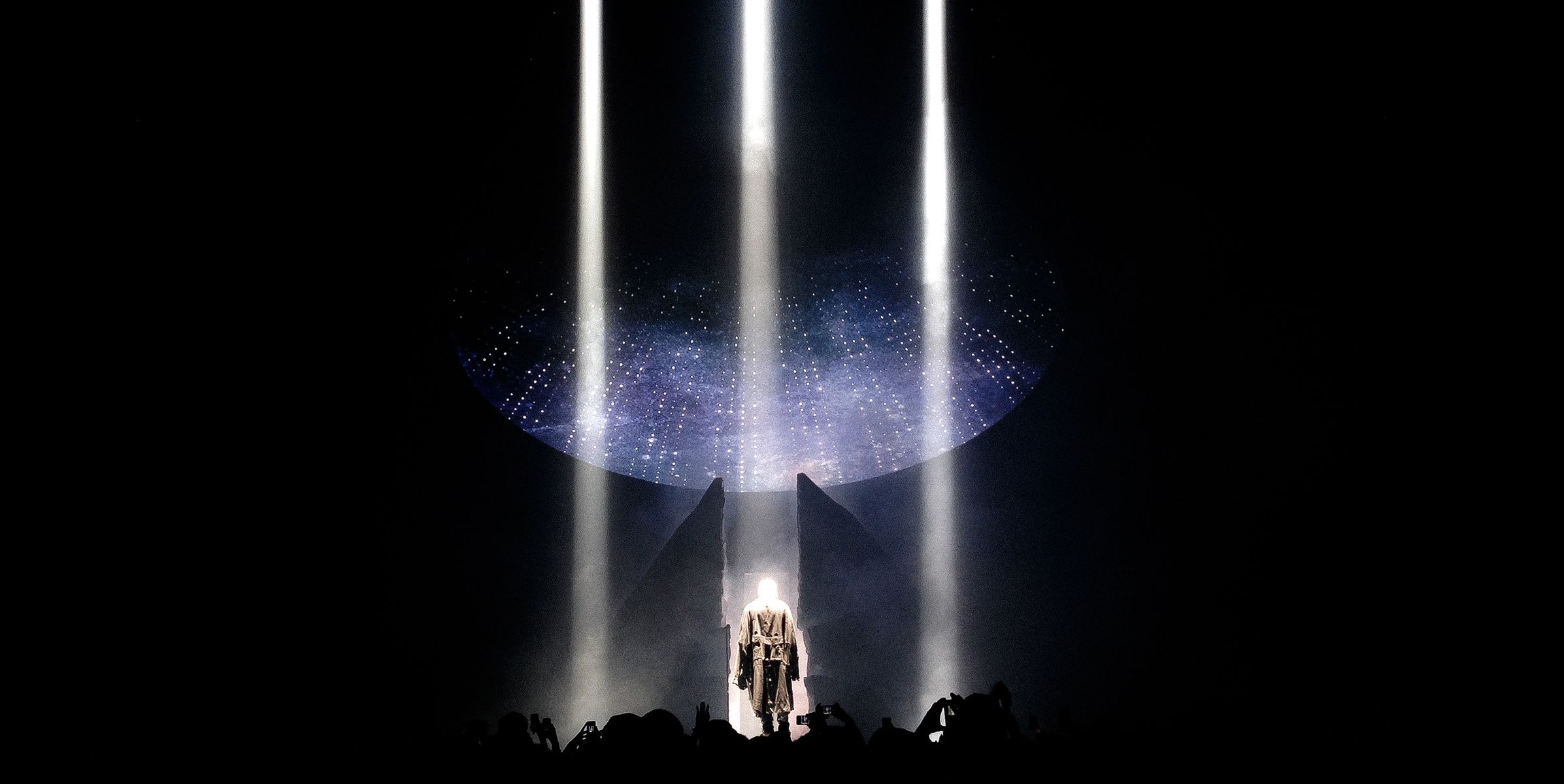 Yeezus Tour maschera bianca palco, 2393x1200 Hi-Res, Desktop