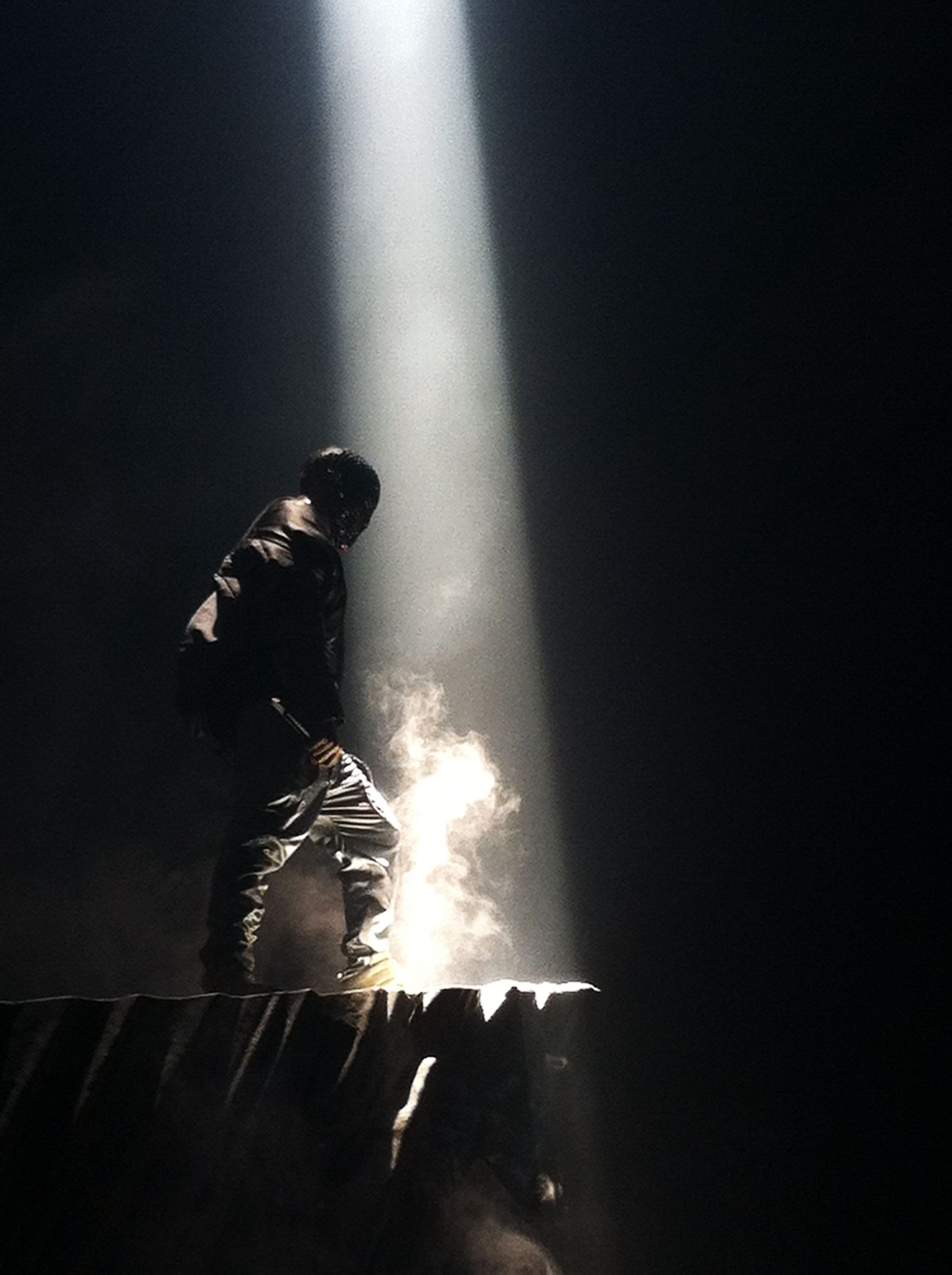 Yeezus con maschera, palco, 1936x2592 Verticale, Telefono