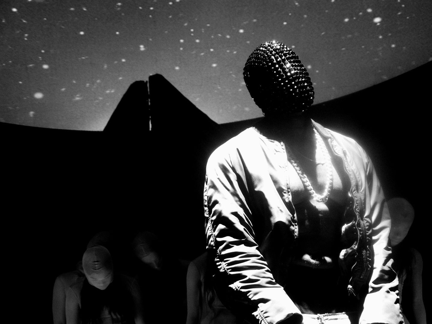 Kanye West con maschera concerto, 1440x1080 720p, Acer Nitro