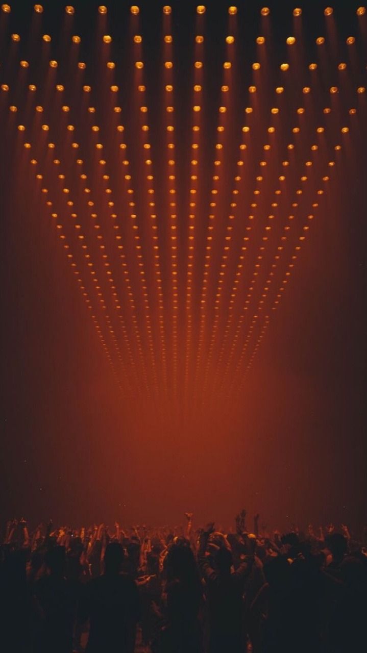 Concerto Yeezus luci arancioni, 719x1280 Verticale, Mobile