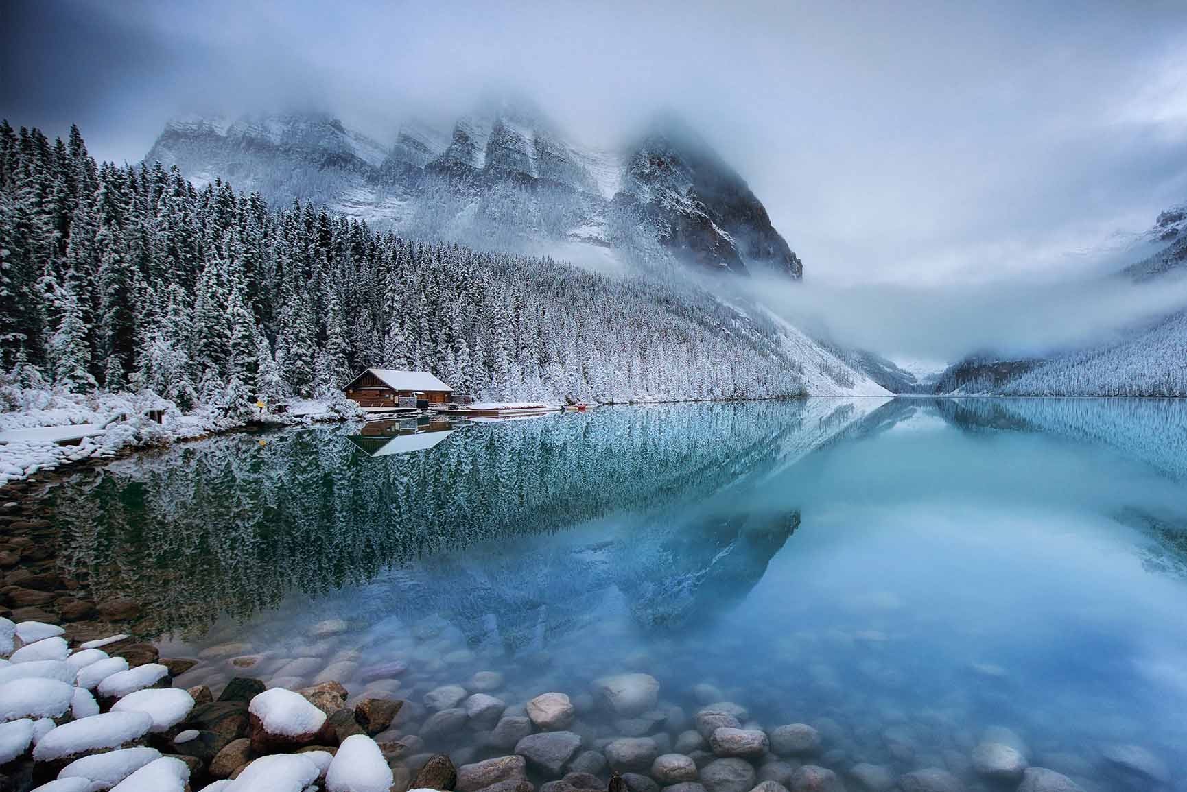 Lago montano innevato con nebbia, 1730x1155 900p, Laptop