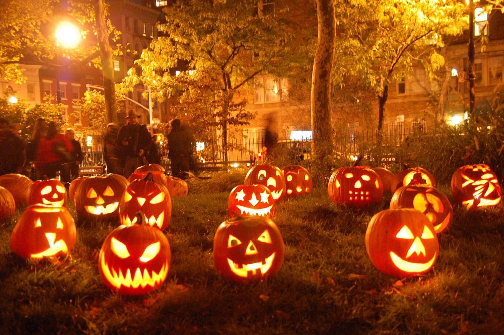 Zucche di Halloween illuminate parco, 1624x1080 HD, Laptop
