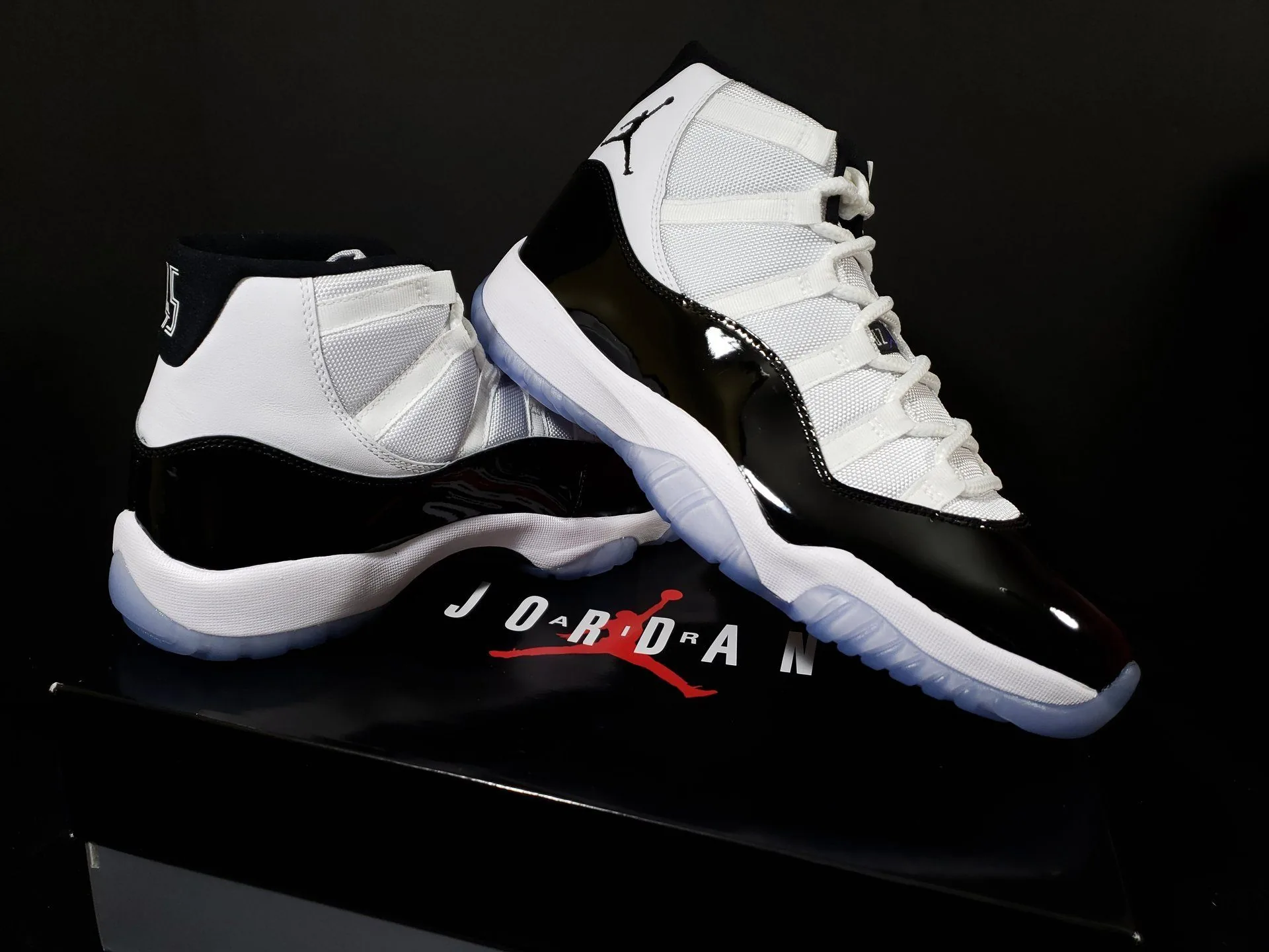 Air Jordan 11 Concord sneakers, 1920x1440 WUXGA, Laptop