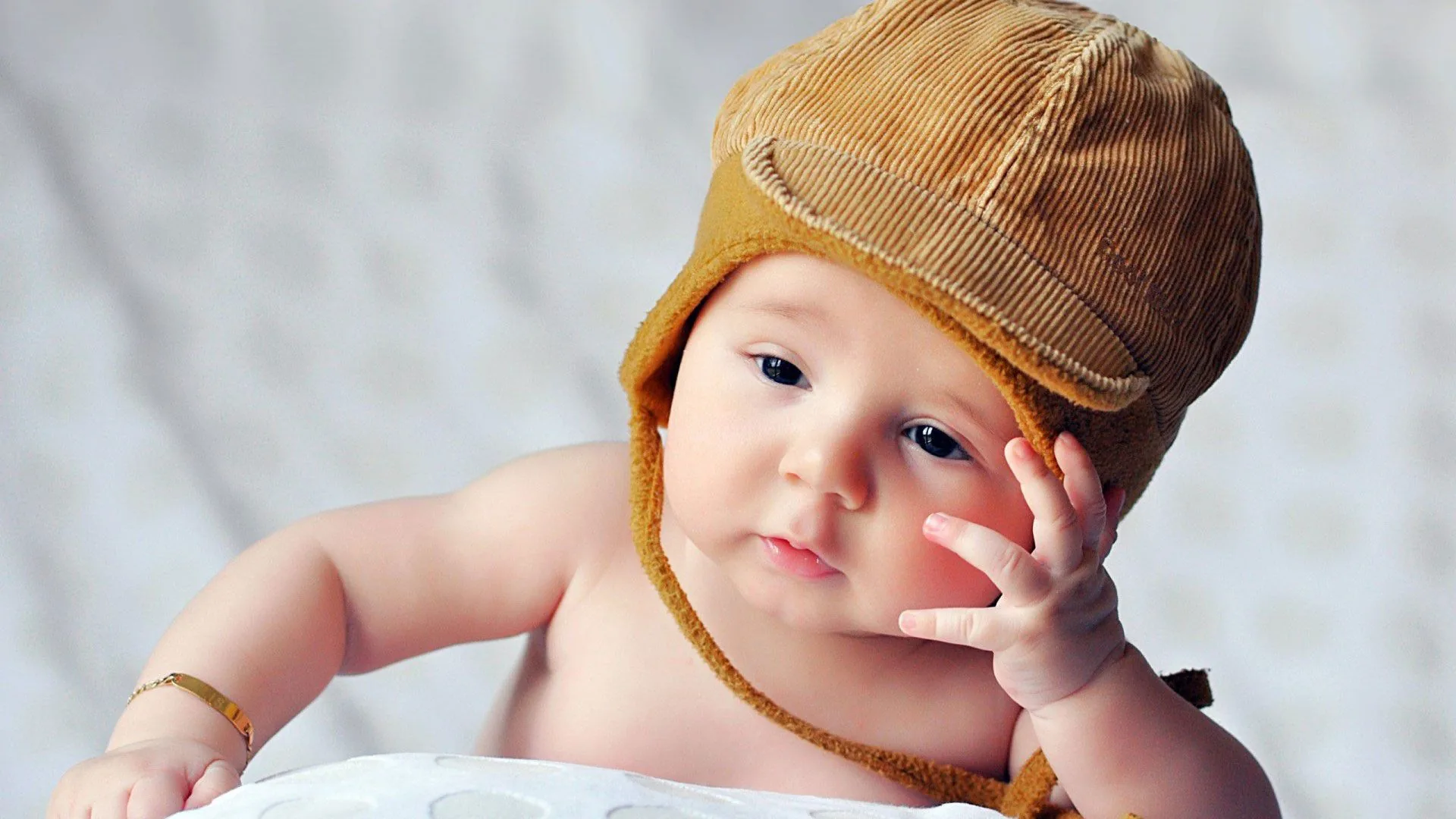 Bambino con cappello marrone, 1920x1080 1080p, PC Desktop