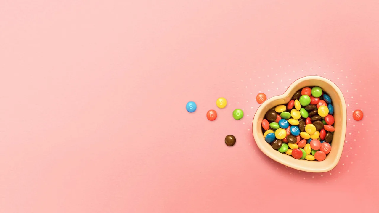 Caramelle colorate in ciotola cuore, 1280x720 720p, PC