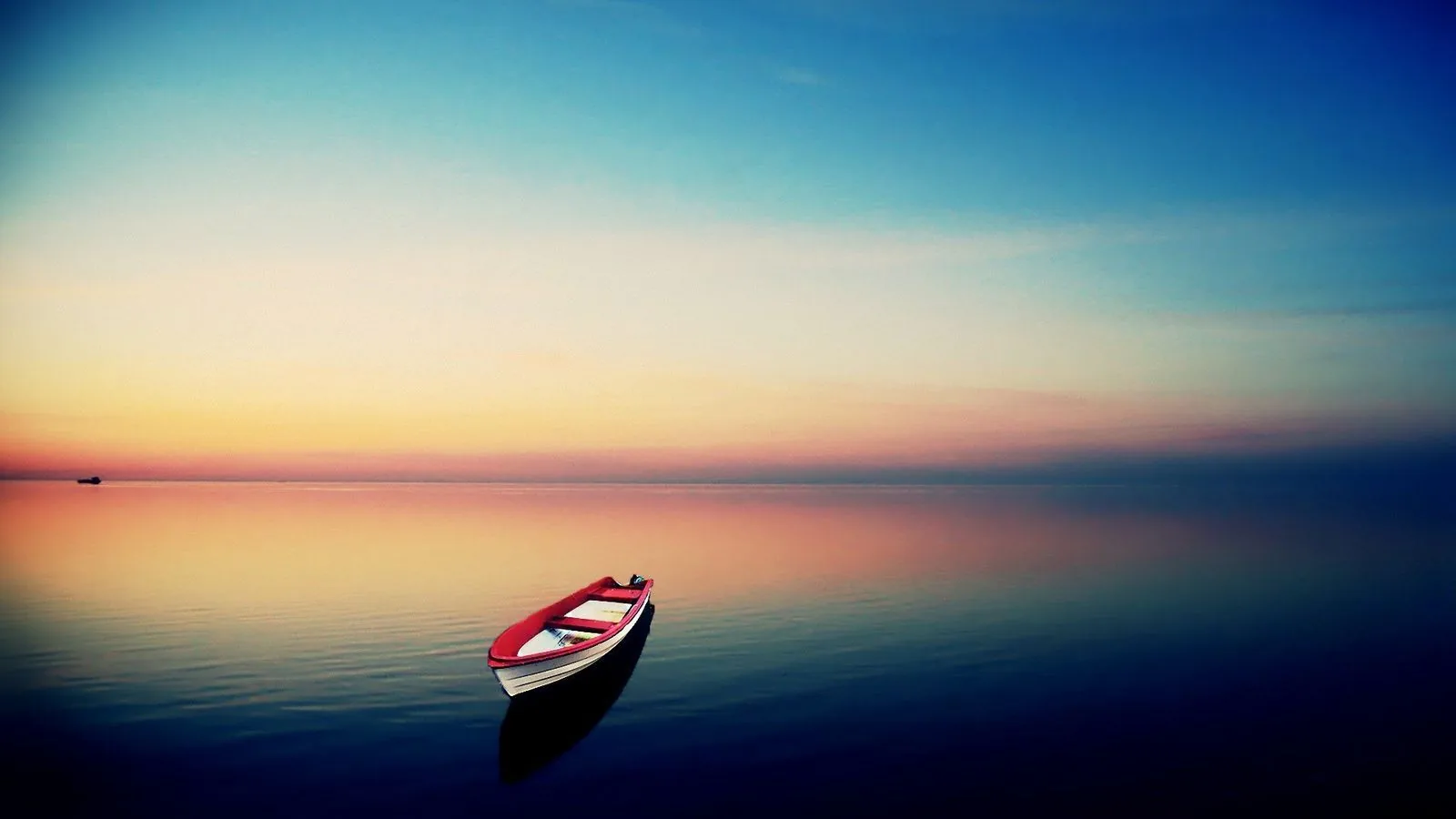 Barca solitaria mare tramonto, 1600x900 900p, Laptop