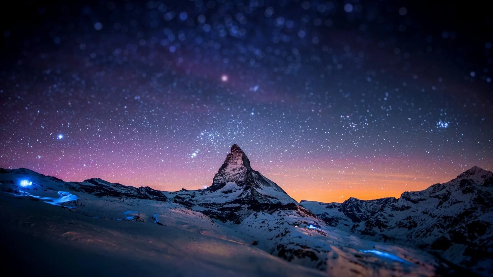 Montagna innevata sotto cielo stellato, sfondi per Computer, 2048x1152 2K, Monitor Gaming