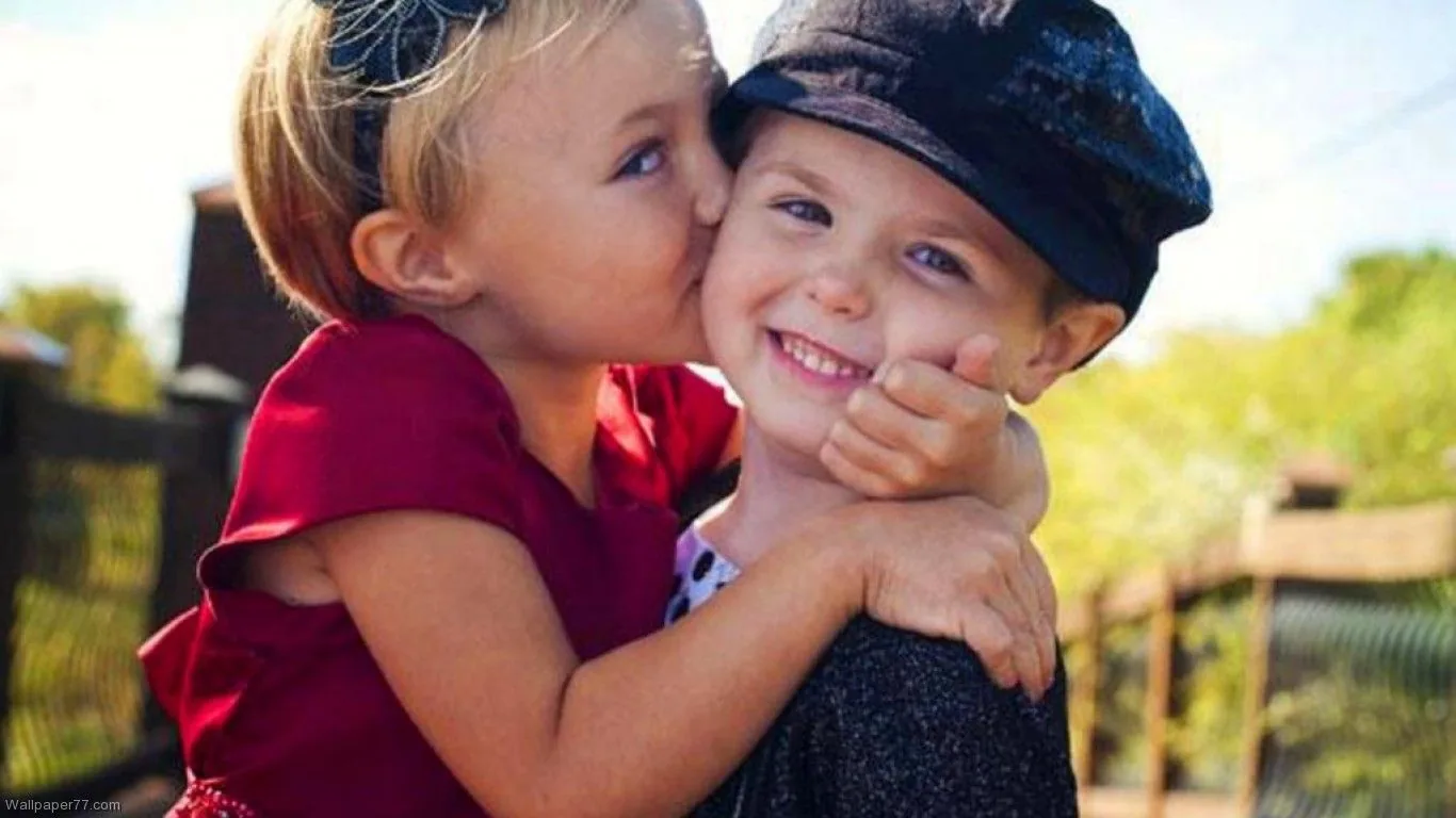 Bambini abbraccio bacio guancia, 1366x768 720p, iMac