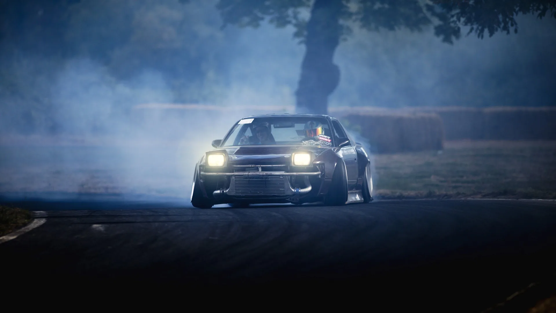 Auto in drift con fumo, 3840x2160 4K, Desktop 4K