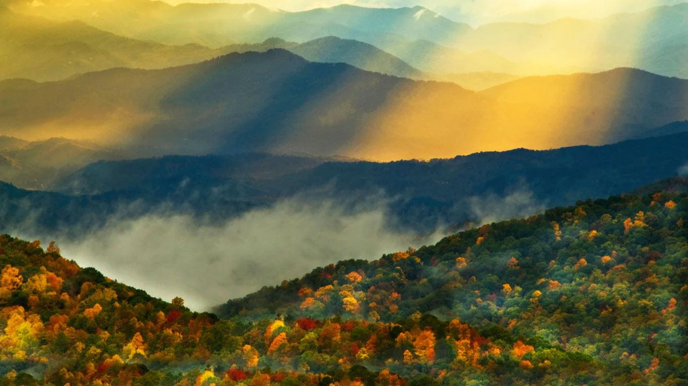 Montagne autunnali con luce dorata, 1366x768 HD, Desktop