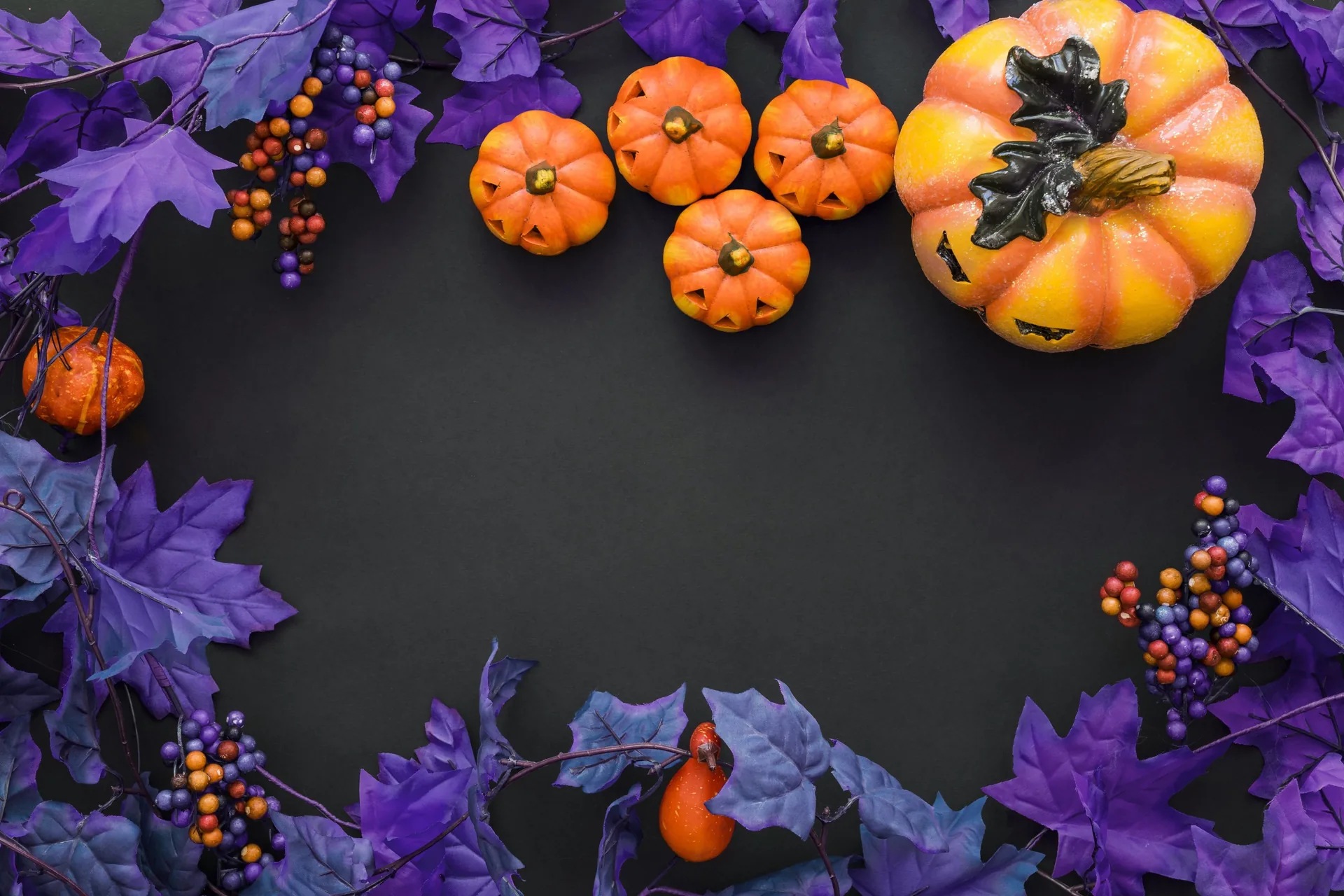 Zucche arancioni e foglie viola, sfondi Halloween, 3840x2560 Ultra HD, 4K TV