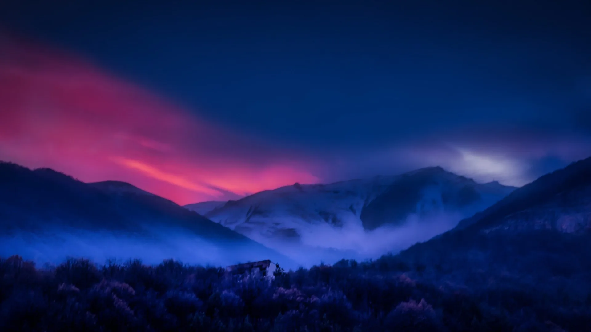 Montagne nebbiose al crepuscolo, 2560x1440 QHD, MacBook Air
