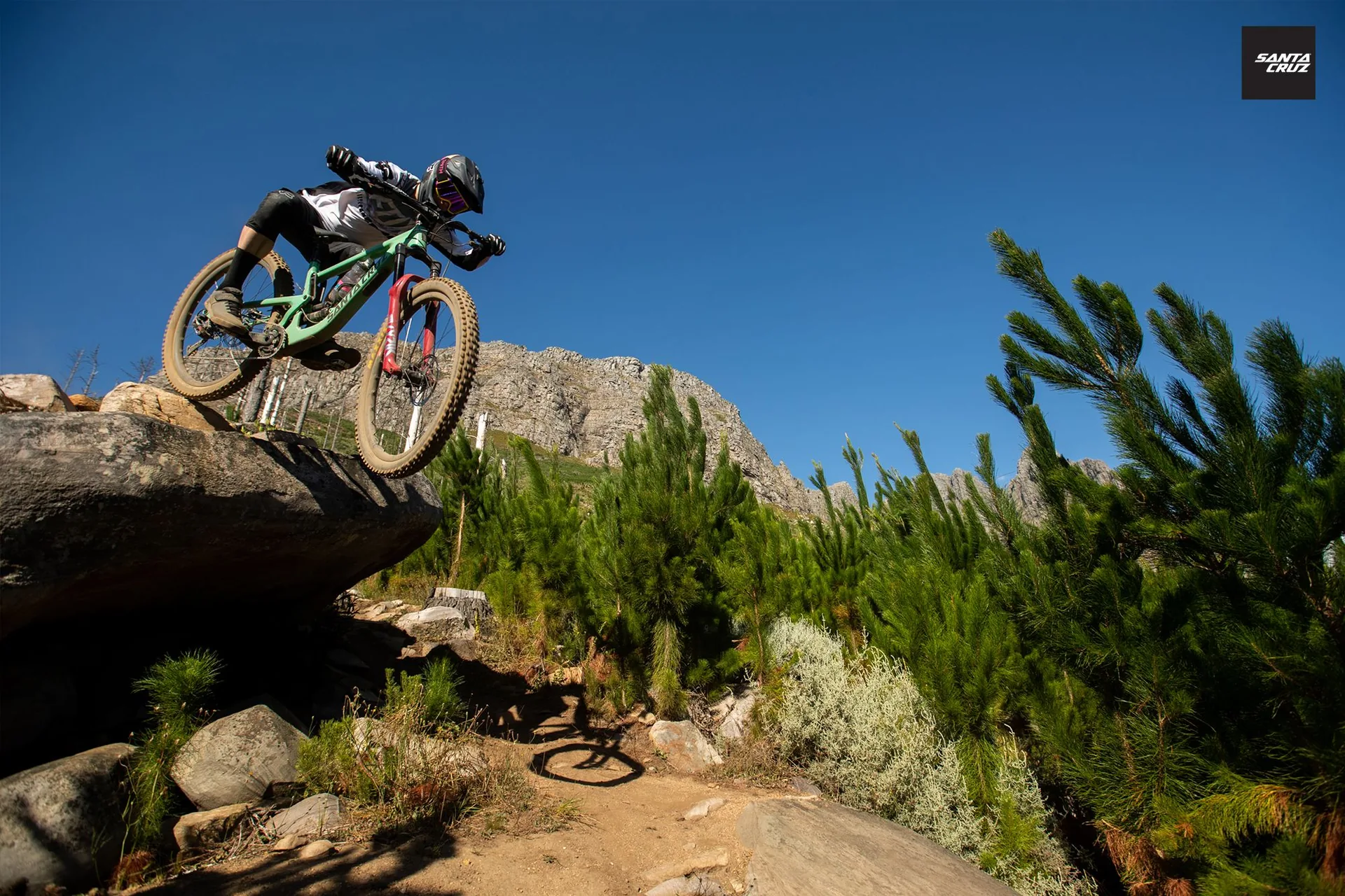 Mountain bike su roccia, 2000x1333 alta risoluzione, Desktop