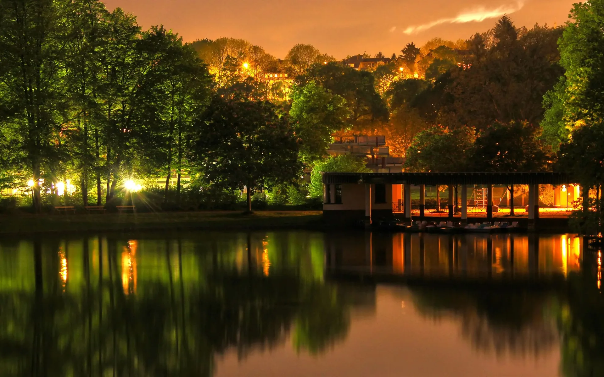 Lago notturno con luci, 2560x1600 2K+, MacBook Pro