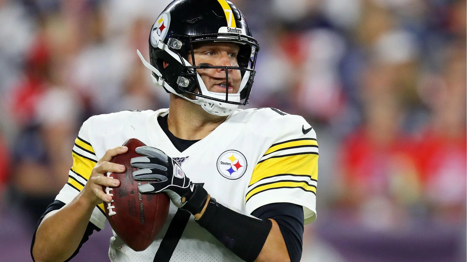 Quarterback Steelers con pallone, 1920x1080 1080p, PC Desktop